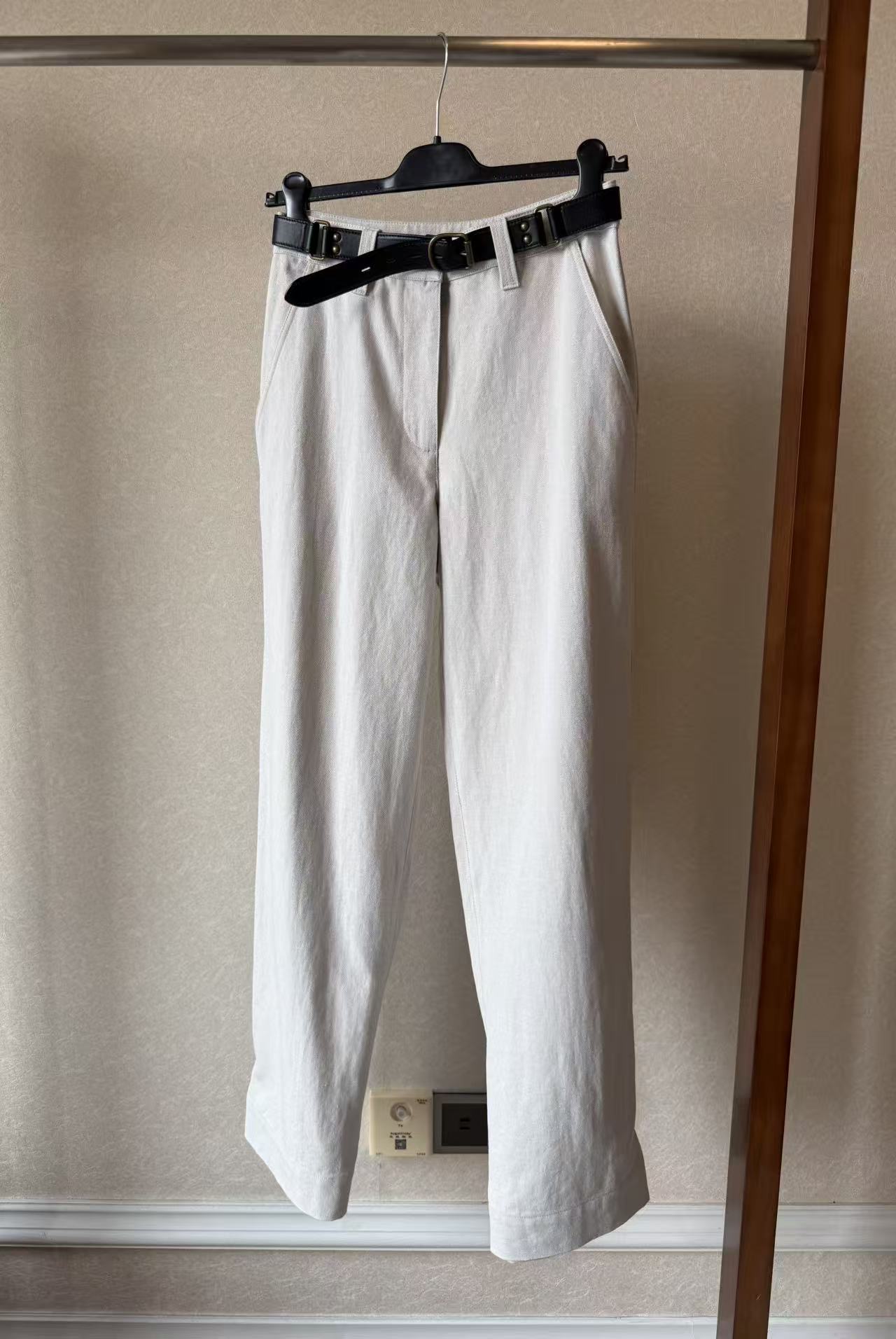 Elegant Gray Twill Cargo Pants with Adjustable Hem Detail – Versatile & Stylish