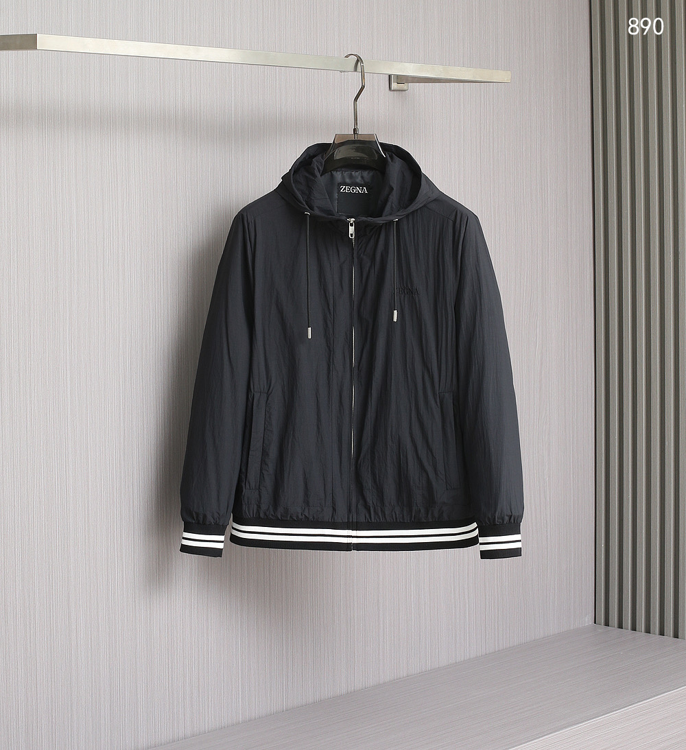 NO:412833,890 Black Ermenegildo zegna/Jenia, 2025 Spring and Summer Men's Jacket Hooded Jacket Spring Business Casual Men's Jacket Trench Jacket. Classic elements combine practical aesthetics, both formal and casual, minimalist, practical and functional coexist! This jacket is made of imported lightweight fiber fabrics for customers, adding layering and aesthetics, and can exert breathability and good breathability. The perfect texture of the fabric supports the style of the jacket and shows off the style of the clothing without showing any silence! Simple embellishments are enough to exude a high-end aura, which will last for a long time and will not be outdated even in ten years! Color black beige Size 48-56, zegna, jackets & coats, jackets & coats, hats, alexander wang19860909890黑 Ermenegildo zegna/杰尼亚、2025春夏男士夹克连帽外套春装商务休闲男士夹克风衣外套.经典元素结合实用美学主义,亦正亦休闲,极简、实穿和功能性并存!这款夹克采用客供进口轻质纤维面料打造,既整添层次感和美观性,都能很好的发挥出透气功效,着身轻盈舒适感俱佳,面料完美的质感承托出夹克的款型,不露声色的彰显衣品!简单的点缀就足够散发高奢气场,经久弥新、即便是再过十年都不会过时! 颜色黑色 米色 尺码48-56,,zegna,jackets & coats,jackets & coats,hats,alexander wang,Men's clothing