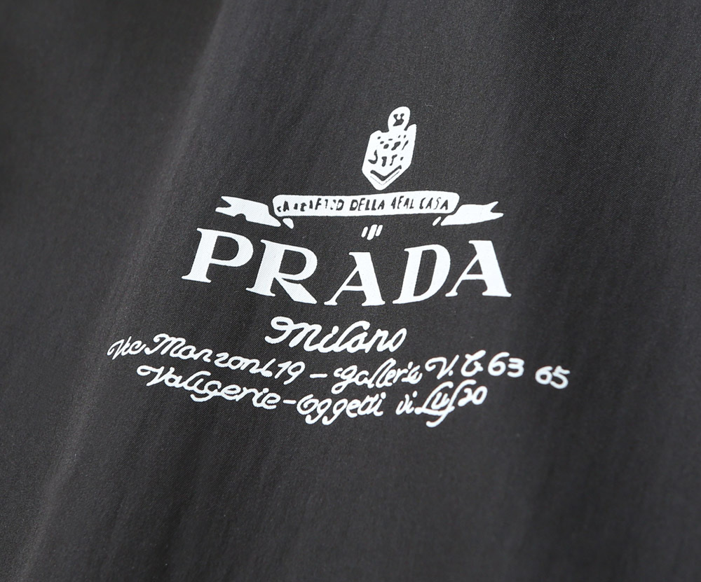   H8831🆕Prada·普拉达 2025开春新款男士翻领夹克外套，原单三标齐全高端版本！高定专柜面料