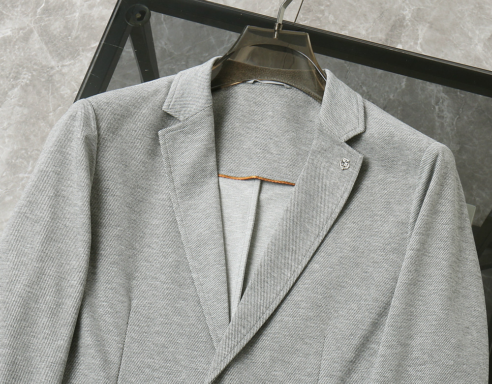 565Loro piana新款系列男士轻奢时尚绅士西服！都市时尚休闲修身合体的版型两粒扣西服！整件西服清