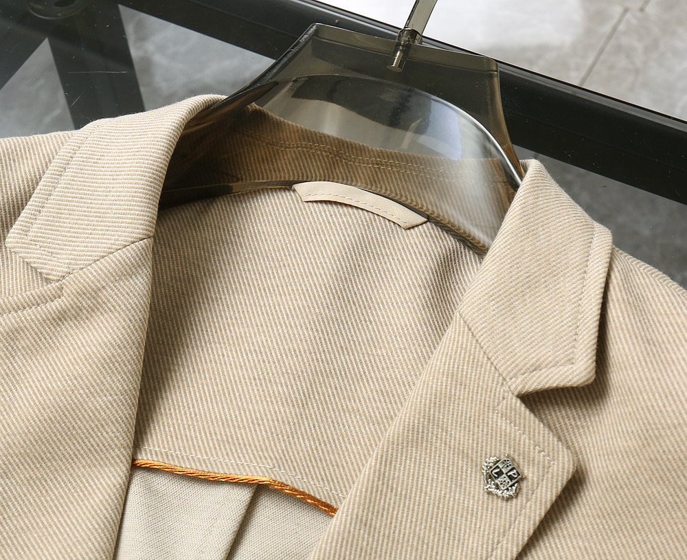 565卡其………………