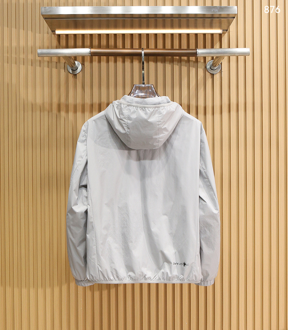 876 MONCLER蒙口2026新春最新出品，连帽防水夹克外套#同步官网发售！该款夹克外层超柔聚酯纤维