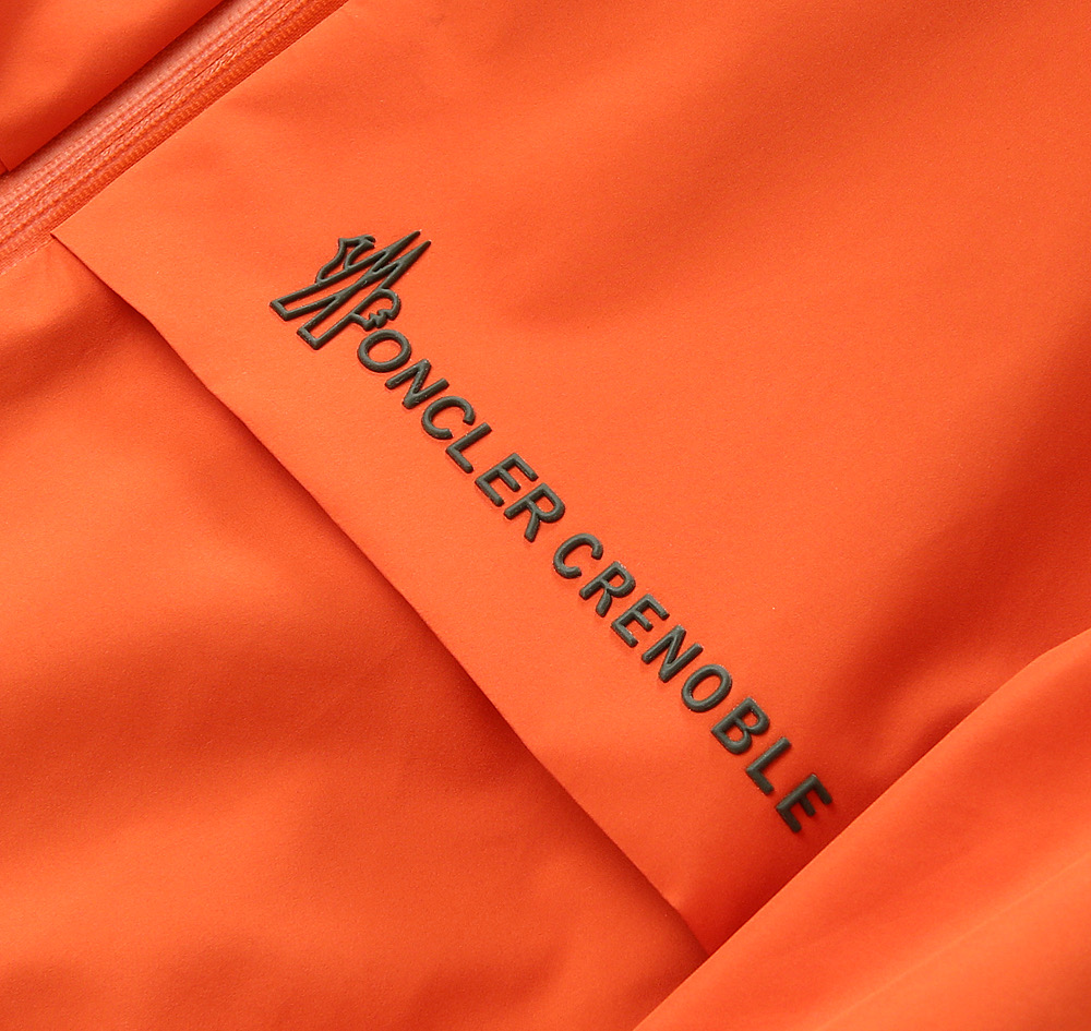 828 MONCLER蒙口2026新春最新出品，连帽防水夹克外套#同步官网发售！该款夹克外层超柔聚酯纤维