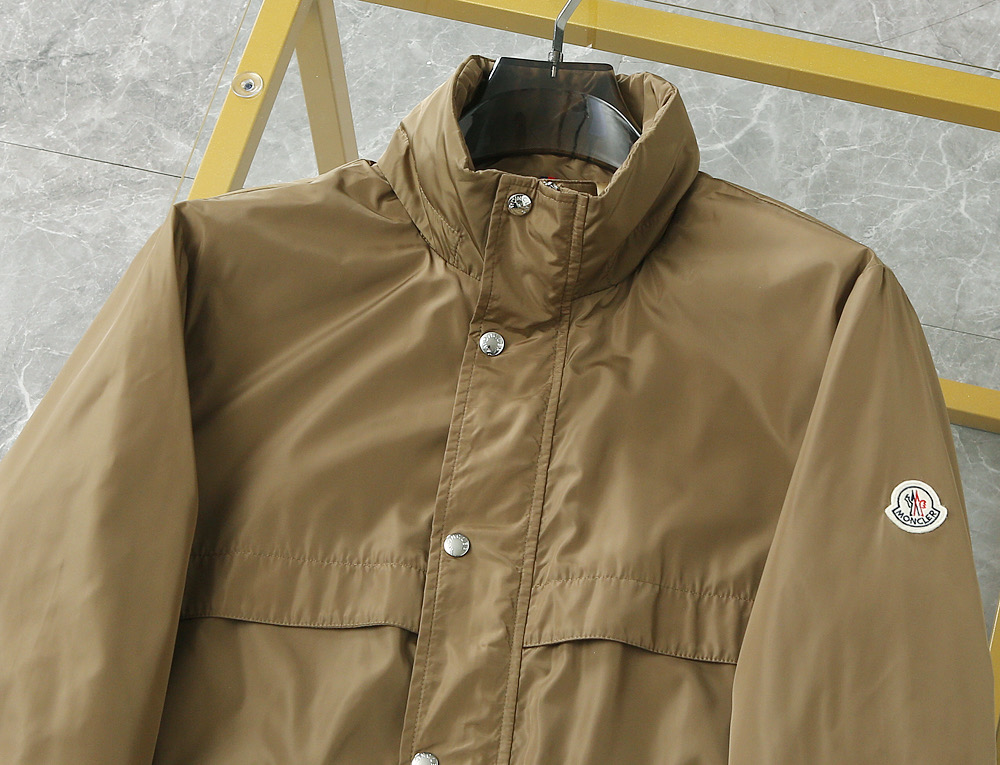 875 MONCLER蒙口2026新春最新出品，连帽防水夹克外套#同步官网发售！该款夹克外层超柔聚酯纤维