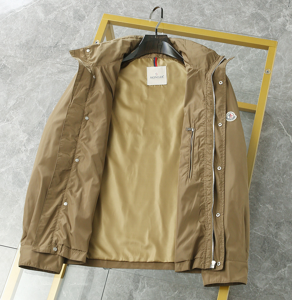 875 MONCLER蒙口2026新春最新出品，连帽防水夹克外套#同步官网发售！该款夹克外层超柔聚酯纤维