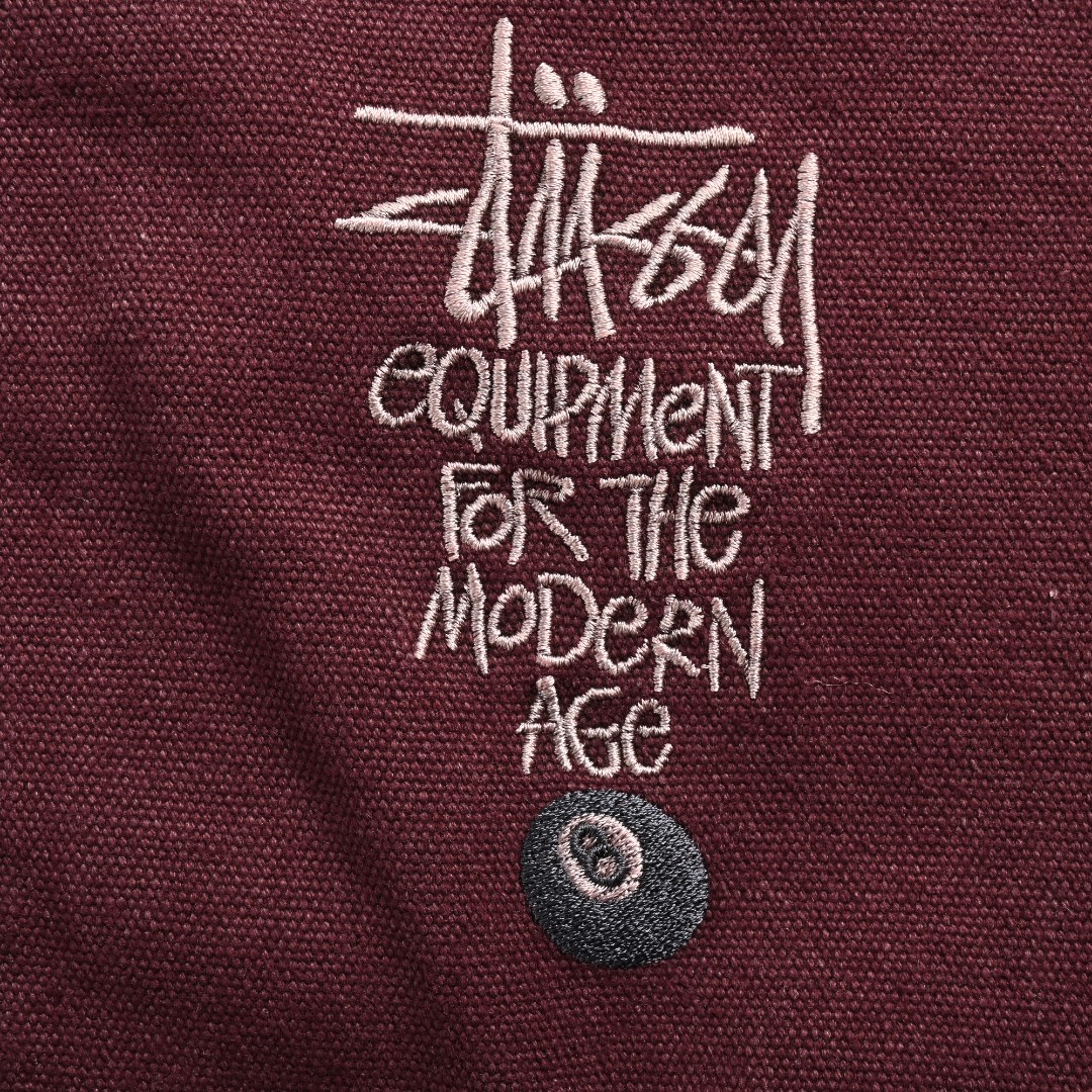 本地自取💰320
Stussy斯图西 水洗做旧字母刺绣黑8 连帽棉服外套 高街鼻祖 STUSSY斯图西 起源于美国南加州冲浪圣地 用青年运动浪潮重新定义了休闲服装的设计外观和意识形态 强势横扫街头时装领域 潮流圈简约经典的典范 内里填充了丝绵 手感柔软有厚度 可以让潮流达人保持有型又保暖 男女同款入 水洗做旧面料 原版色泽 内里加棉 胸口字母刺绣 黑8台球刺绣Logo 全套原版三标辅料齐全
SIZE:M-2XL