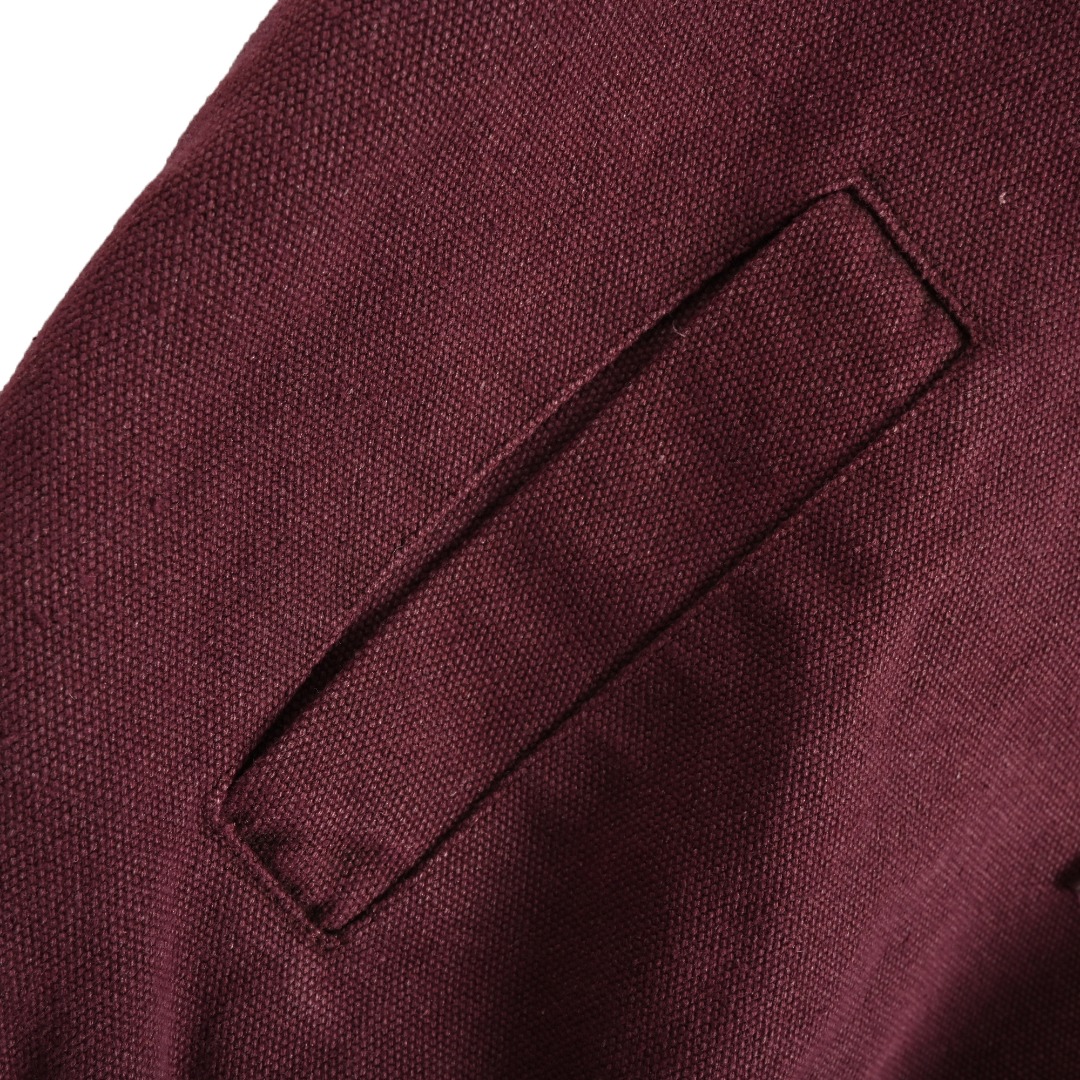 本地自取💰320
Stussy斯图西 水洗做旧字母刺绣黑8 连帽棉服外套 高街鼻祖 STUSSY斯图西 起源于美国南加州冲浪圣地 用青年运动浪潮重新定义了休闲服装的设计外观和意识形态 强势横扫街头时装领域 潮流圈简约经典的典范 内里填充了丝绵 手感柔软有厚度 可以让潮流达人保持有型又保暖 男女同款入 水洗做旧面料 原版色泽 内里加棉 胸口字母刺绣 黑8台球刺绣Logo 全套原版三标辅料齐全
SIZE:M-2XL