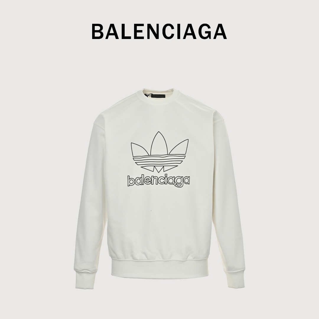 本地自取💰220 Balenciaga巴黎世家×三叶草印花圆领卫衣 专柜同步,面料采用巴黎,ZP定织定染.全棉卫衣.克重460克大毛圈,布面干净.布纹清晰,柔软舒适。螺纹釆用定染无色差。经典图案采用环保进口材料印花,精密印花网板,字母清晰,效果立体,还原砖柜. 版型釆用OS宽松落肩版型. 男女同款 货号1219190003 颜色:黑色.白色. 尺码: S M L XL XXL