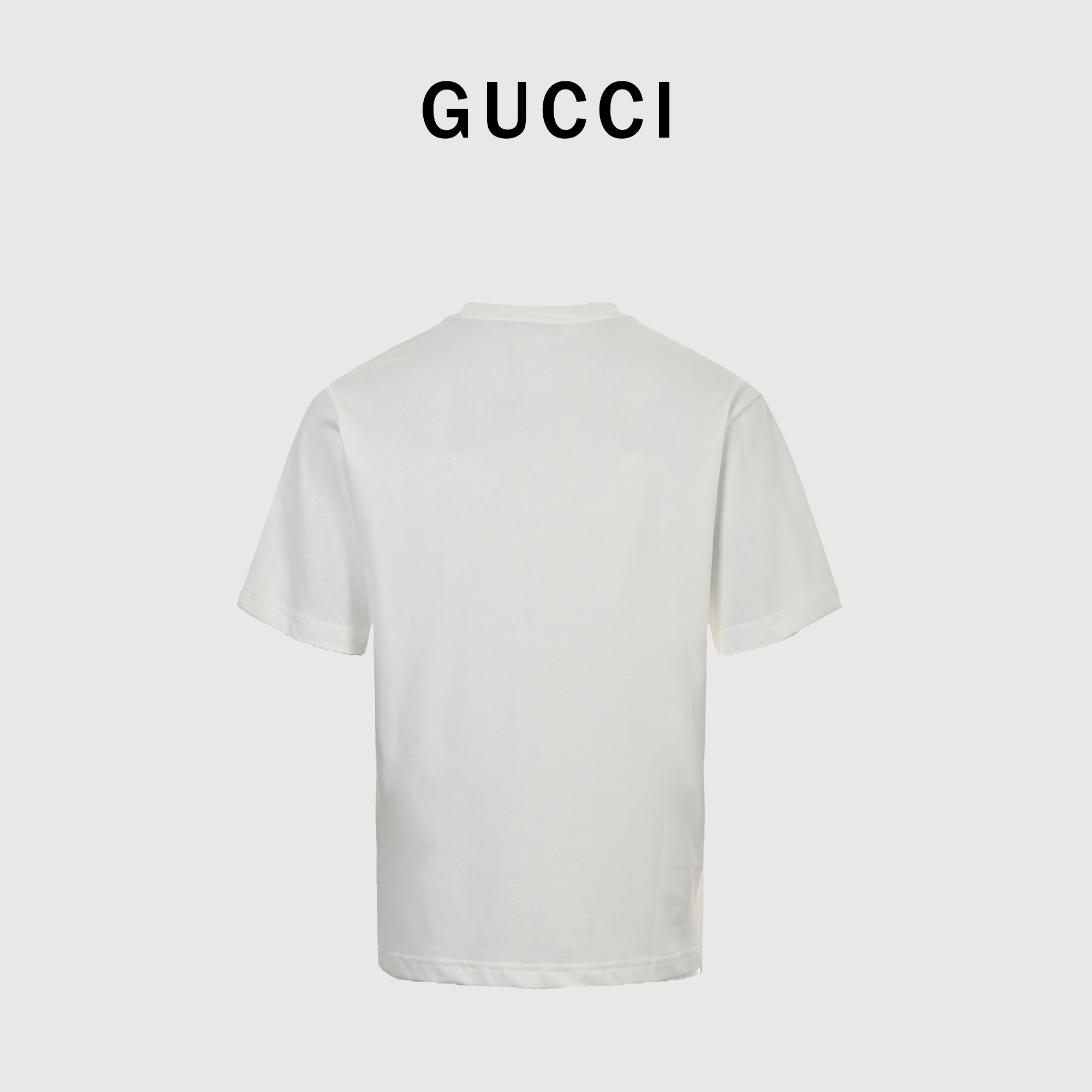 本地自取💰130 Gucci/古驰 24ss 腰带字母印花短袖 进口百分百纯棉面料，穿着舒适透气 胸前印花清晰细腻，非小工厂可比 档次高很有质感，简单大方得体 上身休闲随性，帅气有型，彰显大牌气质 Size:S-L