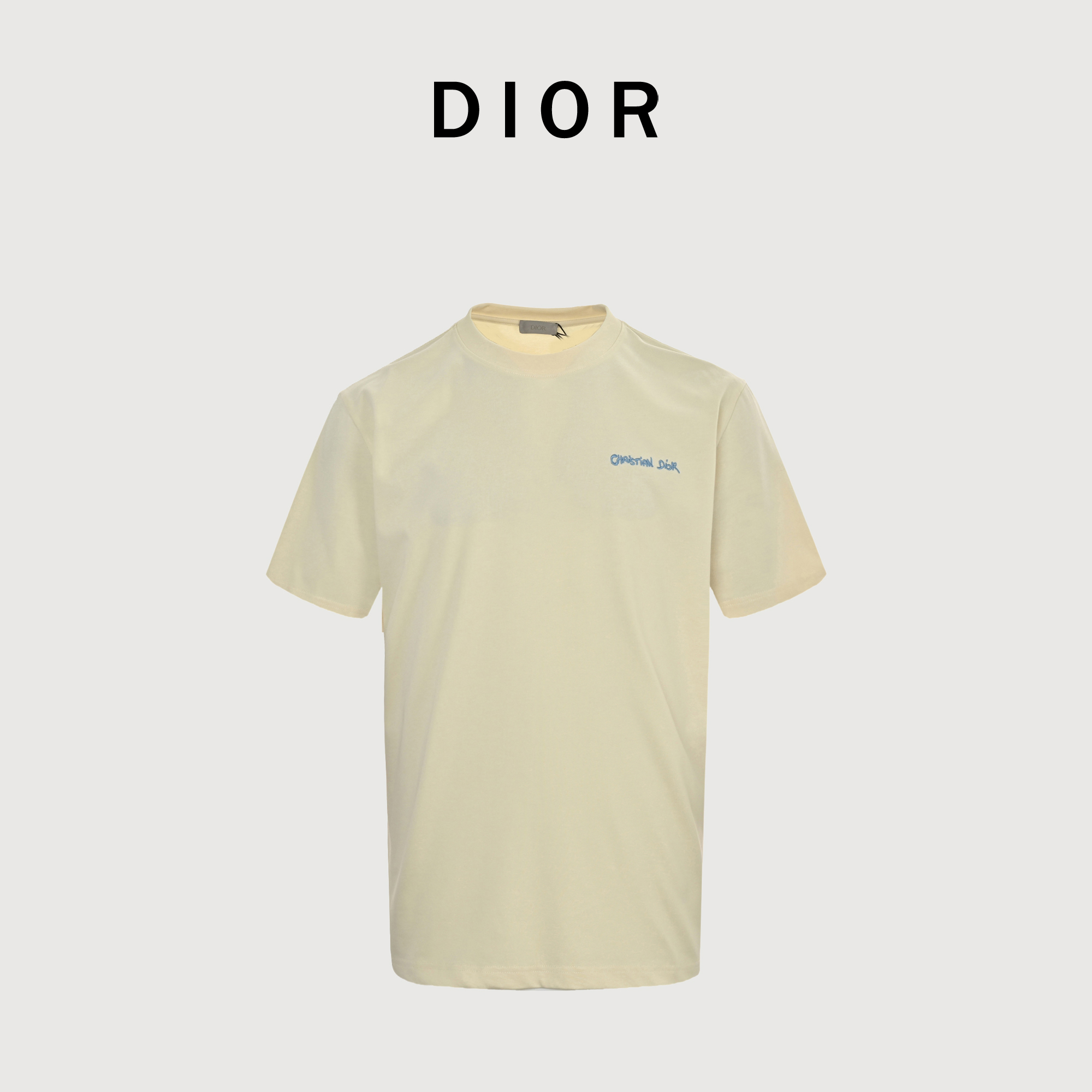 本地自取💰150 DIOR迪奥CD 草体绣花字母短袖T恤 原版7400，太古汇购入，原版定制270g全棉布料，雾霾蓝，杏色定染，螺纹染色原版一致。进口机绣花工艺使得字母标识呈现出细腻、精美的效果，增强了装饰性。采用刺绣机方式，将设计好的字母标识绣制在补丁上。 颜色: 黑色，雾霾蓝，杏色，白色，花灰色 Size: S-L