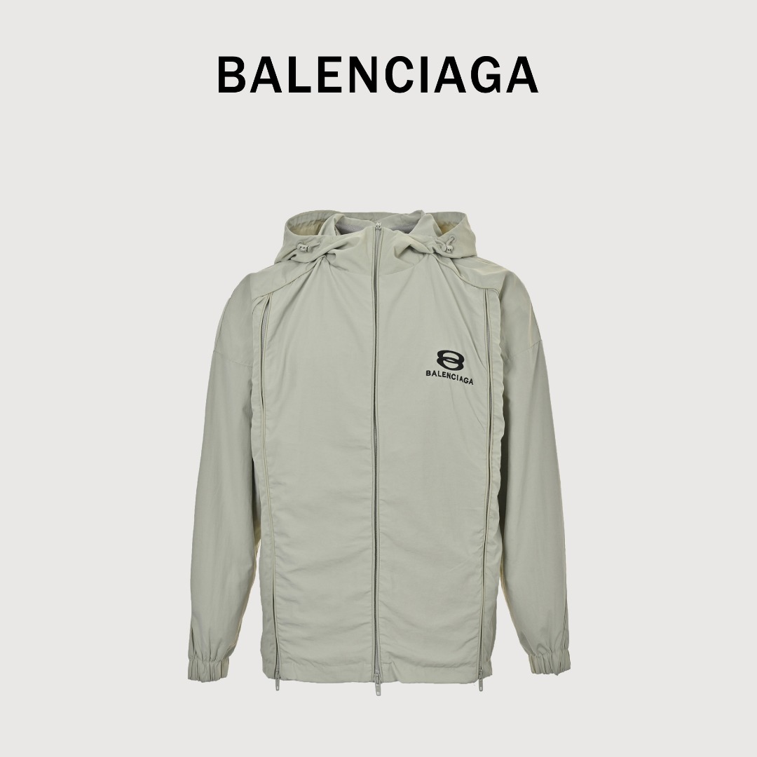 Balenciaga/巴黎世家 字母刺绣拉链连帽夹克外套 刺绣:直线挺直,曲线圆顺;针迹整齐,边缘无参差现象;绣面平服,丝缕不歪斜;针距一致,不露底,不重叠;绣面光洁,无墨迹等污渍.采用先进的进口绣花机器来确保每一个客户的logo绣花质量.面料:采用26支精梳棉+10支全棉,克重140G,面料用的是国产新疆优质棉纱,新疆棉花是国产棉花中公认的优等材料.布料是用国际公认的福原针织机织造,面料纹理清晰,回弹性好,抗皱性很强,耐磨性和透气性较好,贴肤,不容易松垮具有持久挺阔效果,面料光泽度、强度、耐磨性较好,缩水率小,骨架感很好.纯棉布是气流液缸生产,环保染色达到国家一等品要求,不易掉色,不容易出现折痕爪痕.好穿到一年四季都可拥有:缝纫机针采用9号圆头针,不扎破不扎断面料的纤维,走线3CM/14针的密度,紧密不松垮不稀疏;缝纫线采用进口防油处理线,不会出现油渍现象;坎车为银剑带刀进口车,不吃布、不余布,足足的品牌高货感!