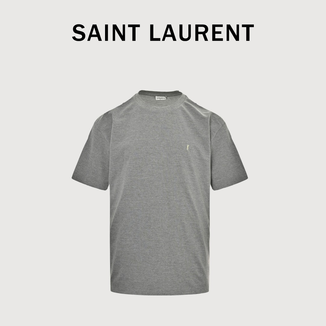 本地自取💰130 Saint Laurent圣罗兰SLP YSL小标识刺绣短袖T恤 定制花灰双珠净雅精棉,采用进口机刺绣工艺,使用先进的计算机控制系统和精密的机械部件,精度高, 线条流畅而细腻,面料都经过浇洗,手感质感更佳,不易变形,不易缩水,不易褪色,定制辅料,宽松版型 Size:S-XL