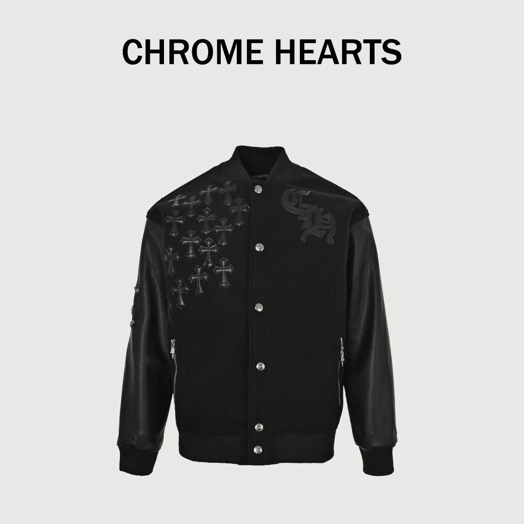 本地自取💰310
Chrome Hearts 克罗心十字架贴皮多标皮袖棒球服夹克外套            
 温馨提示:建议手洗或者干洗!!
今年格外火爆 棒球服外套，市场各级版本都有(细节你们一定要对比)最牛x的实力品控生产研究棒球服7个年头 细节精致拥有它,你就是全宇宙的最靓的仔.烤漆面全平面四合扣(纽扣带logo)，面料定制就发了一个多月 不是市面现成的采用毛昵混纺，定织定染拥有较高的色牢度初次洗涤还是建议手洗或者干洗《下摆的针织罗纹定织》，内衬是丝滑细腻的铜氨纤维材质，直接贴身穿着舒适无比，重磅单品，代购版本!  尺码: M-XXL   现货秒发