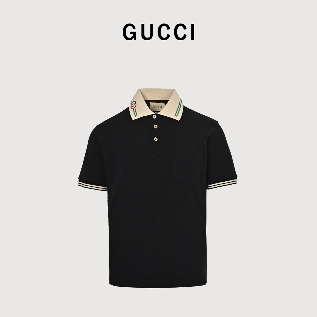 本地自取 💰170 Gucci/古驰 经典领口双G刺绣Polo短袖 原版国内柜台购入开发，定织领口+口横机螺纹，纱线定染7天，成品刺绣，极其考验横机密度，上身居显瘦，大身全棉230g珠地汗布，门襟纽扣独立开模 ，区分市场一眼假的看图做货。做工还原zp。随意对比 Size：XS-L