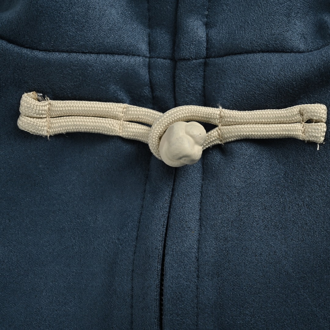 本地自取💰240
adidas三叶草新中式麂皮唐装外套
情侣款各路网红明星同款-
adidas originals ctt蛇年限定 时尚舒适百搭宽松长袖复古美式夹克 男女同款
三叶草新中式,潮人必备单品!
全部定制!面料材质是软麂皮材质 软软糯糯 内里里布也是定制染色与衣身一致拉链yb还原 细节拉满 纯手工盘扣每天只能做出少量慢工出细活 版本众多比对!
尺码:S-XL 现货秒发