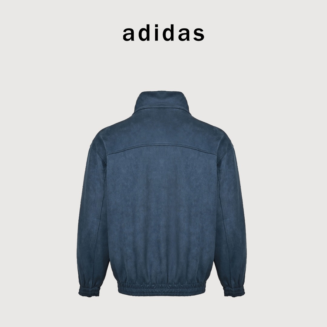 本地自取💰240
adidas三叶草新中式麂皮唐装外套
情侣款各路网红明星同款-
adidas originals ctt蛇年限定 时尚舒适百搭宽松长袖复古美式夹克 男女同款
三叶草新中式,潮人必备单品!
全部定制!面料材质是软麂皮材质 软软糯糯 内里里布也是定制染色与衣身一致拉链yb还原 细节拉满 纯手工盘扣每天只能做出少量慢工出细活 版本众多比对!
尺码:S-XL 现货秒发