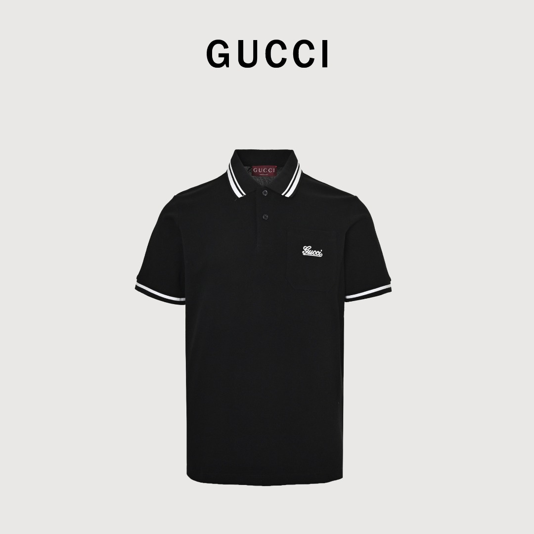 Gucci/古驰 胸口刺绣字母口袋短袖Polo衫 原版品质,欢迎对比.品牌经典图案巧妙糅合纹理与缀饰细节,为2024早春系列的成衣设计增添色彩.Gucci经典典藏元素组合经焕新演绎,为隽永单品系添注雅致格调与时尚气息、时尚百搭. 颜色:黑色、白色