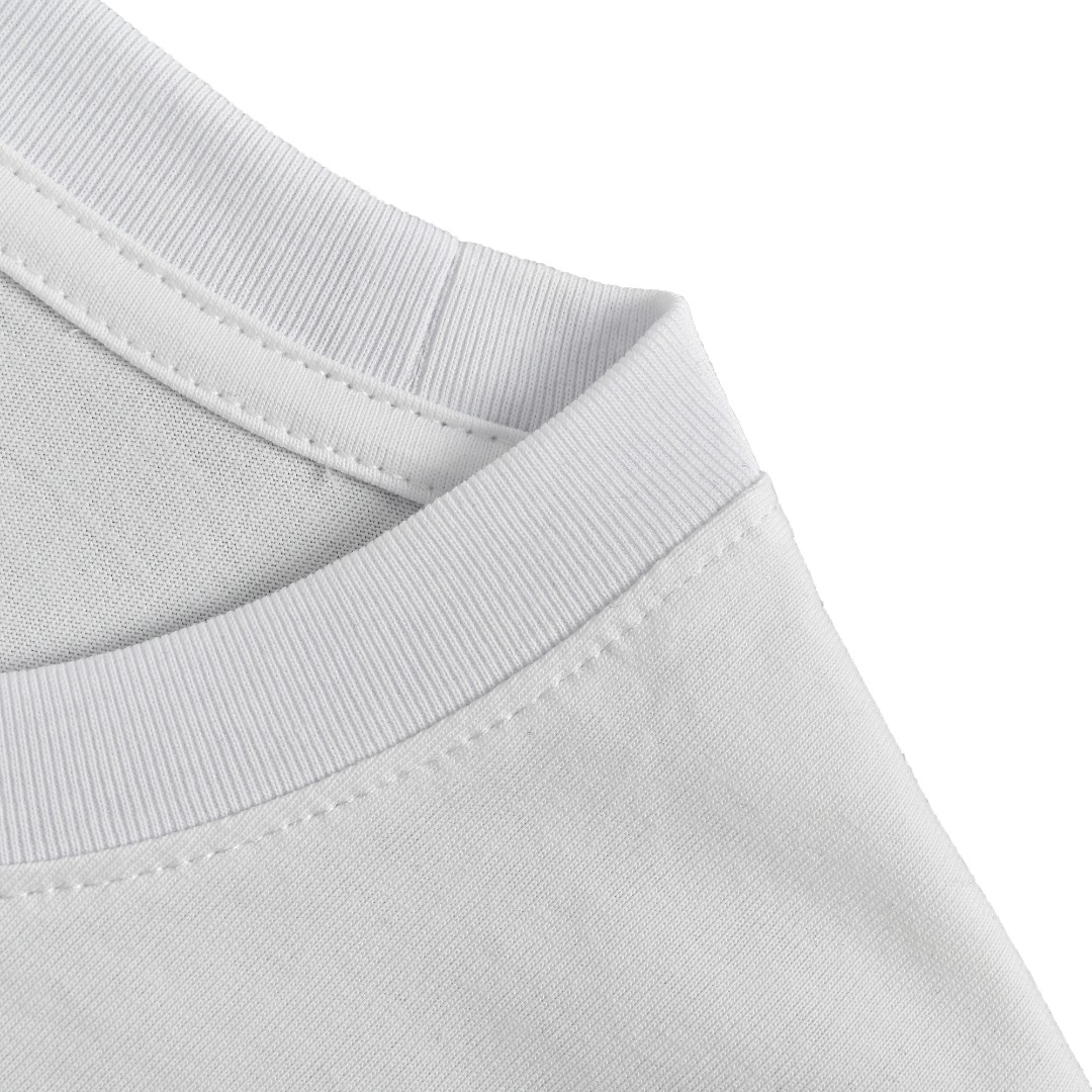 本地自取💰 160 Chrome Hearts/克罗心 25ss 竖排十字花镞印花短袖 面料采用190克重精梳棉，定制32支1*1螺纹，成衣两遍水洗处理，面料舒适亲肤无异感，定制定染面料，纺织密度高，垂感佳，不易变形，厚织感加上紧密纺纱工艺，不会影响面料的透气性，成色的饱和度很高，进口数码直喷印花工艺，百搭好看的一款短袖，宽松版型遮肉显瘦不挑人 Size：S-L