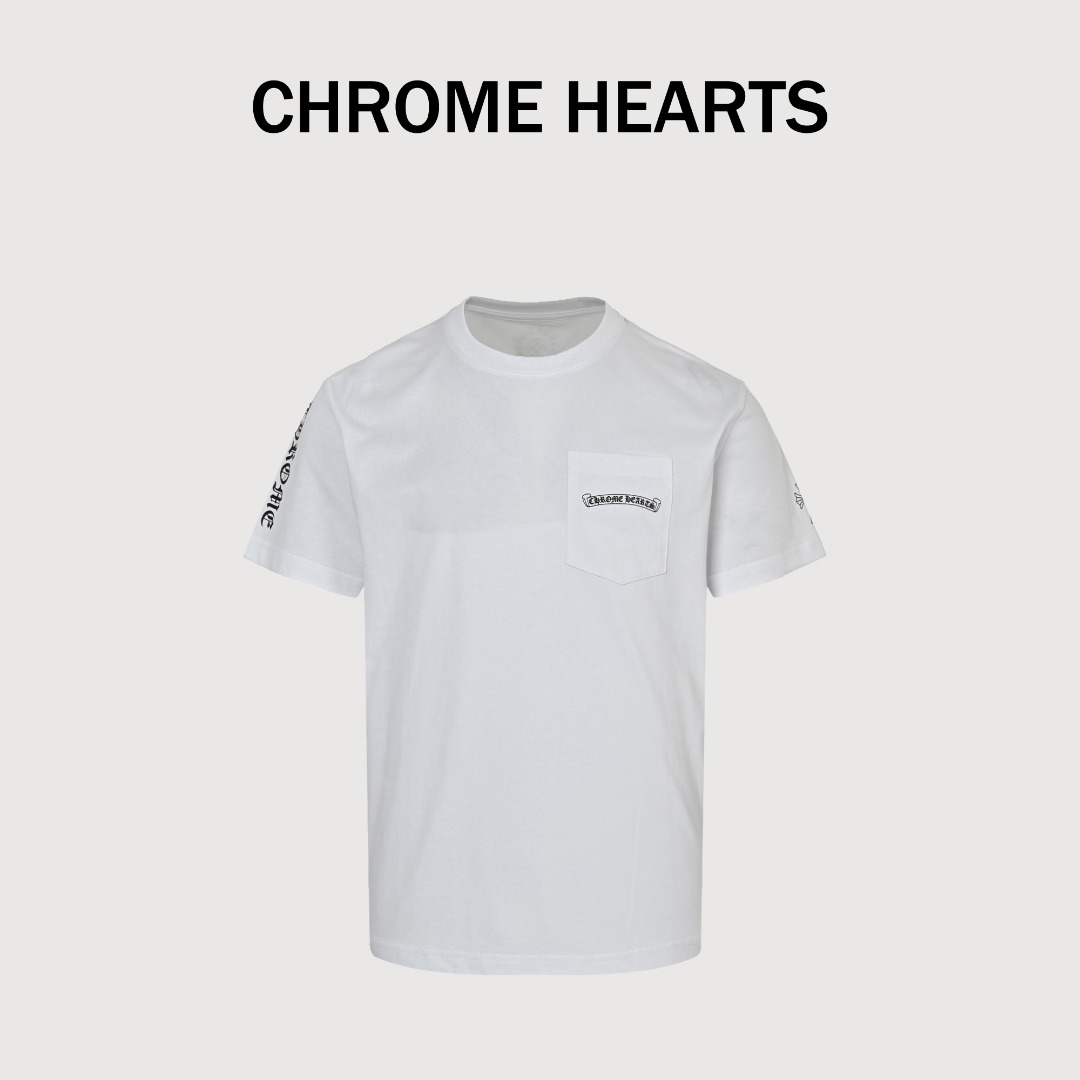 本地自取💰 160 Chrome Hearts/克罗心 25ss 竖排十字花镞印花短袖 面料采用190克重精梳棉，定制32支1*1螺纹，成衣两遍水洗处理，面料舒适亲肤无异感，定制定染面料，纺织密度高，垂感佳，不易变形，厚织感加上紧密纺纱工艺，不会影响面料的透气性，成色的饱和度很高，进口数码直喷印花工艺，百搭好看的一款短袖，宽松版型遮肉显瘦不挑人 Size：S-L