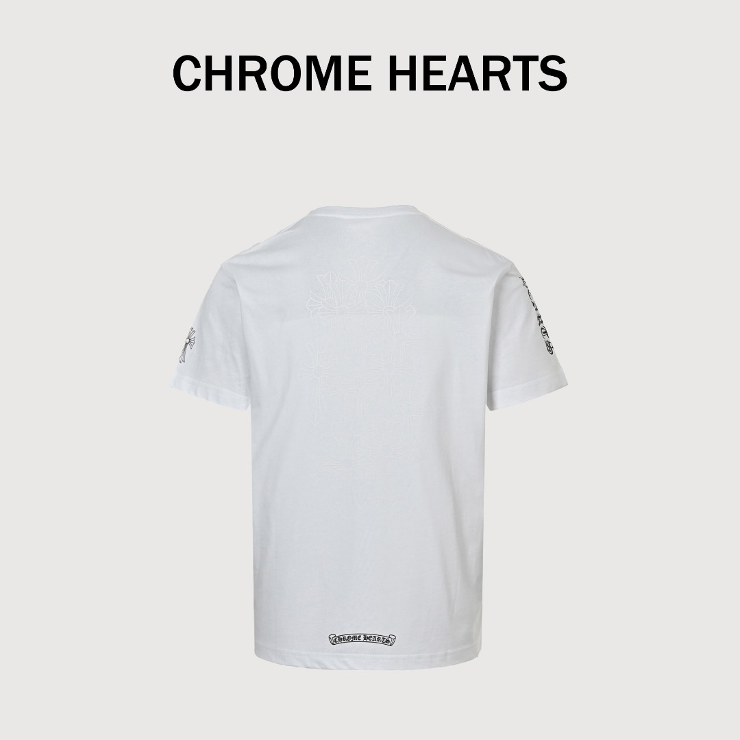 本地自取💰 160 Chrome Hearts/克罗心 25ss 竖排十字花镞印花短袖 面料采用190克重精梳棉，定制32支1*1螺纹，成衣两遍水洗处理，面料舒适亲肤无异感，定制定染面料，纺织密度高，垂感佳，不易变形，厚织感加上紧密纺纱工艺，不会影响面料的透气性，成色的饱和度很高，进口数码直喷印花工艺，百搭好看的一款短袖，宽松版型遮肉显瘦不挑人 Size：S-L