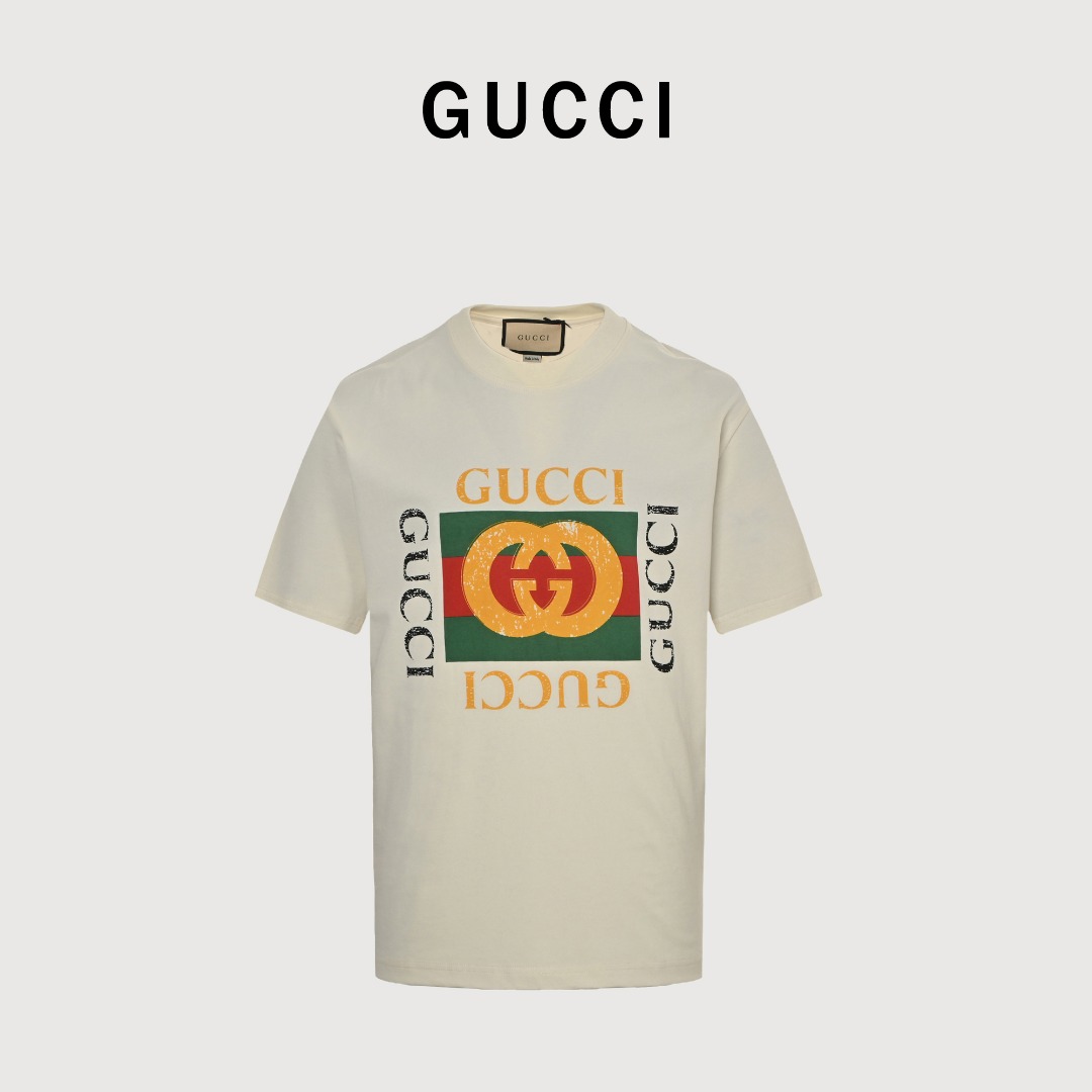 本地自取💰140
Gucci 古驰GUC 复古方块字母印花短袖T恤
甄选长绒棉纱，260g精纺高支重磅定织定染面料，
裁前高温洗水定型，成品再洗柔，穿着感受亲肤棉柔，垂感自然。
专柜同步，微落肩宽松版型，可盐可甜，男女皆宜，超百搭。 
原标。
Size：XS-XL