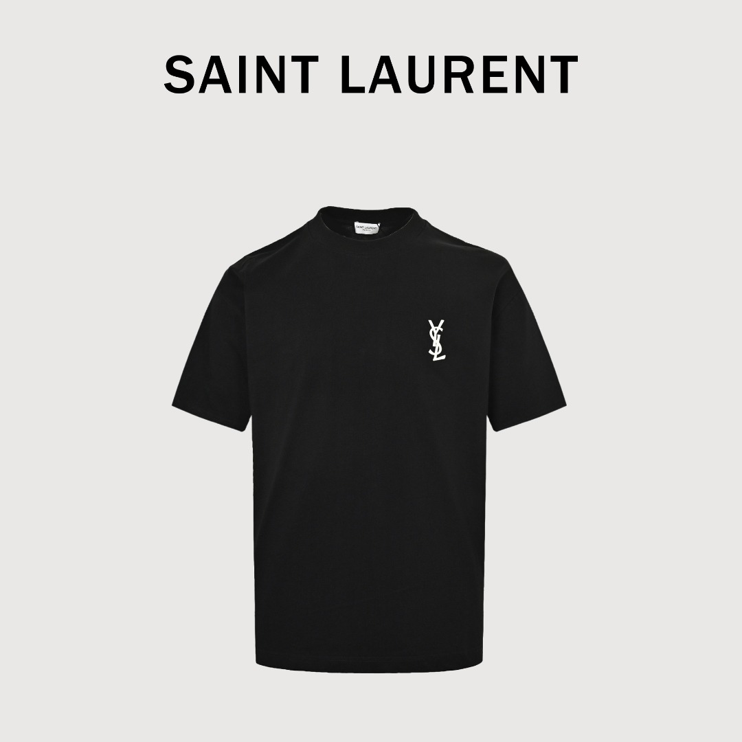 本地自取💰130
SAINT LAURENT/圣罗兰 25ss 后背字母logo发泡印花短袖T恤
简约的时尚元素设计凸显精简,隶属今夏高颜值单品.
客供优质针织棉280g面料,手感顺滑细腻,着身的透气舒适感无可挑剔.
搭配时尚廓形裁剪设计彰显潮流时尚的最新手法.
胸口及后背logo字母发泡印花工艺,
宽松版型 各种身材都可轻松驾驭,可谓是实力与颜值兼得!
颜色:黑色 白色
Size:S-XXL