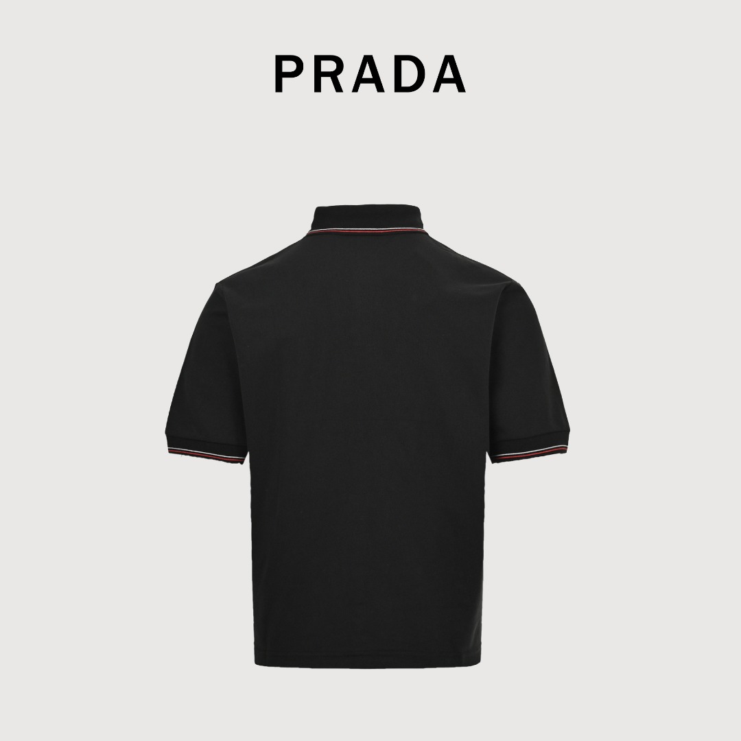 本地自取💰160
Prada 普拉达基础款字母logo绣花商务polo衫短袖T桖采用进口田岛绣花机制作辅料均开磨定制正确配置 黑色2025普拉达正品包装 200克定制定染爽滑珠地 版型大 宽松有型 区别低版本瘦长版型上身拉胯 百分百承诺:顶级品质 不做快餐货 市面最高版本 顶级品质- 区别市场那些普通版本如果你在意质量 也要尊重一下价格绝对0售后 至今退货率0 很难不爱的款式 -200克定制定染爽滑珠地面料 -正确高密主唛水洗吊牌 手工缝制 尺码XS-L