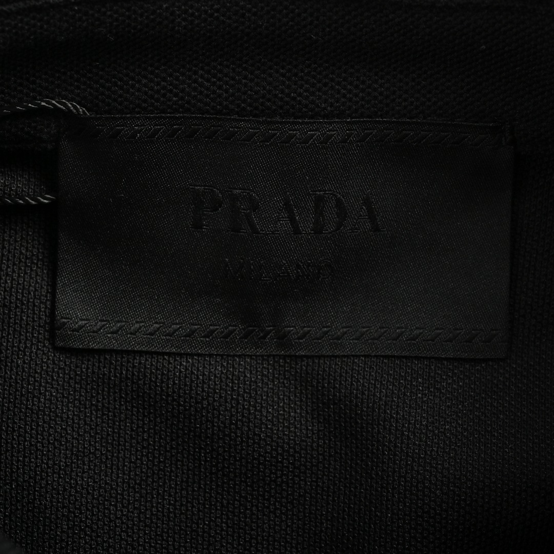 本地自取💰160
Prada 普拉达基础款字母logo绣花商务polo衫短袖T桖采用进口田岛绣花机制作辅料均开磨定制正确配置 黑色2025普拉达正品包装 200克定制定染爽滑珠地 版型大 宽松有型 区别低版本瘦长版型上身拉胯 百分百承诺:顶级品质 不做快餐货 市面最高版本 顶级品质- 区别市场那些普通版本如果你在意质量 也要尊重一下价格绝对0售后 至今退货率0 很难不爱的款式 -200克定制定染爽滑珠地面料 -正确高密主唛水洗吊牌 手工缝制 尺码XS-L