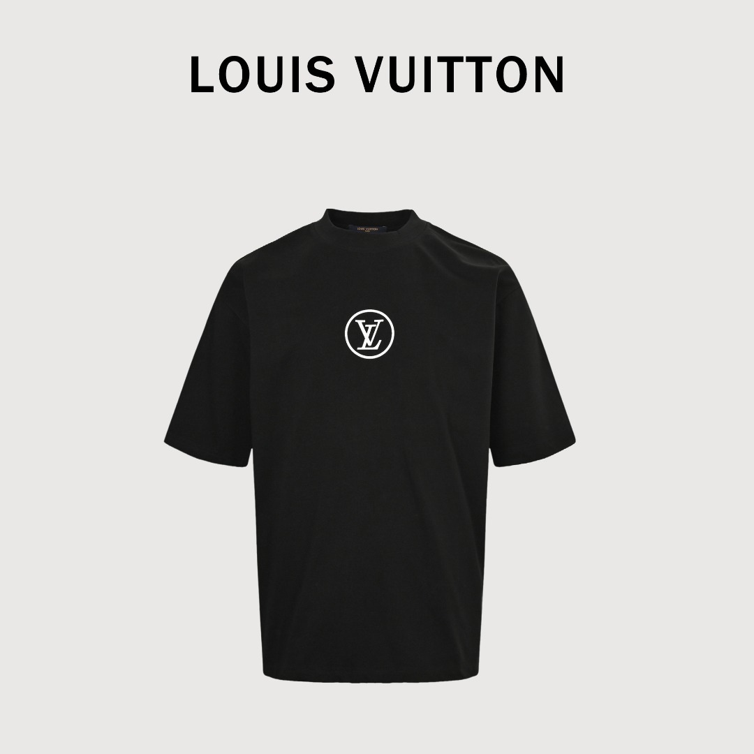 本地自取💰140
Louis Vuitton/路易威登 25ss 胸口圆圈字母印花短袖
同缸定织定染原版同色螺纹
领口进口机器印花直喷工艺
内里包边包条做工高版本
细节完美 版型宽松 良心制作
耐高温 不会掉 可机洗
大厂流水做工 包条双针走线工整
Size:xs-L