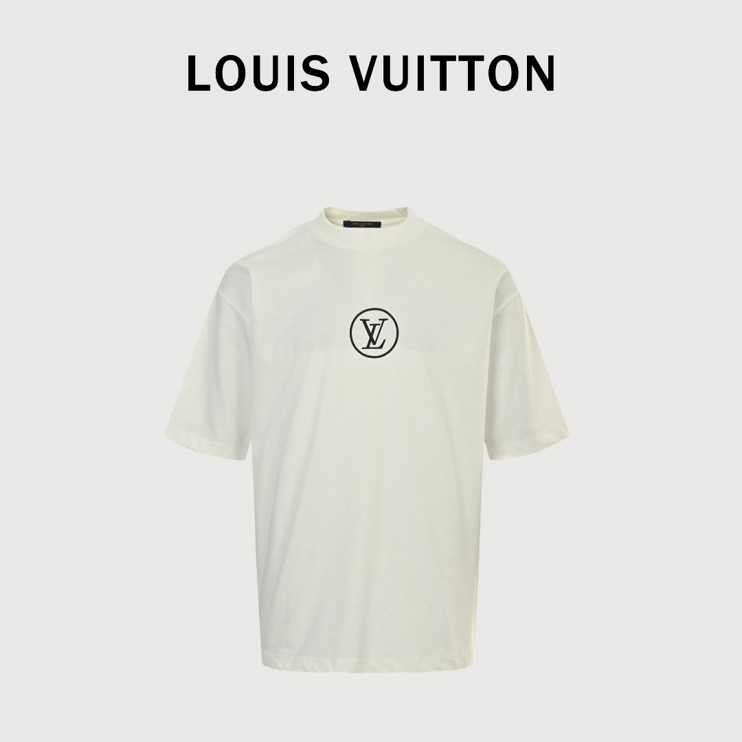 本地自取💰140
Louis Vuitton/路易威登 25ss 胸口圆圈字母印花短袖
同缸定织定染原版同色螺纹
领口进口机器印花直喷工艺
内里包边包条做工高版本
细节完美 版型宽松 良心制作
耐高温 不会掉 可机洗
大厂流水做工 包条双针走线工整
Size:xs-L
