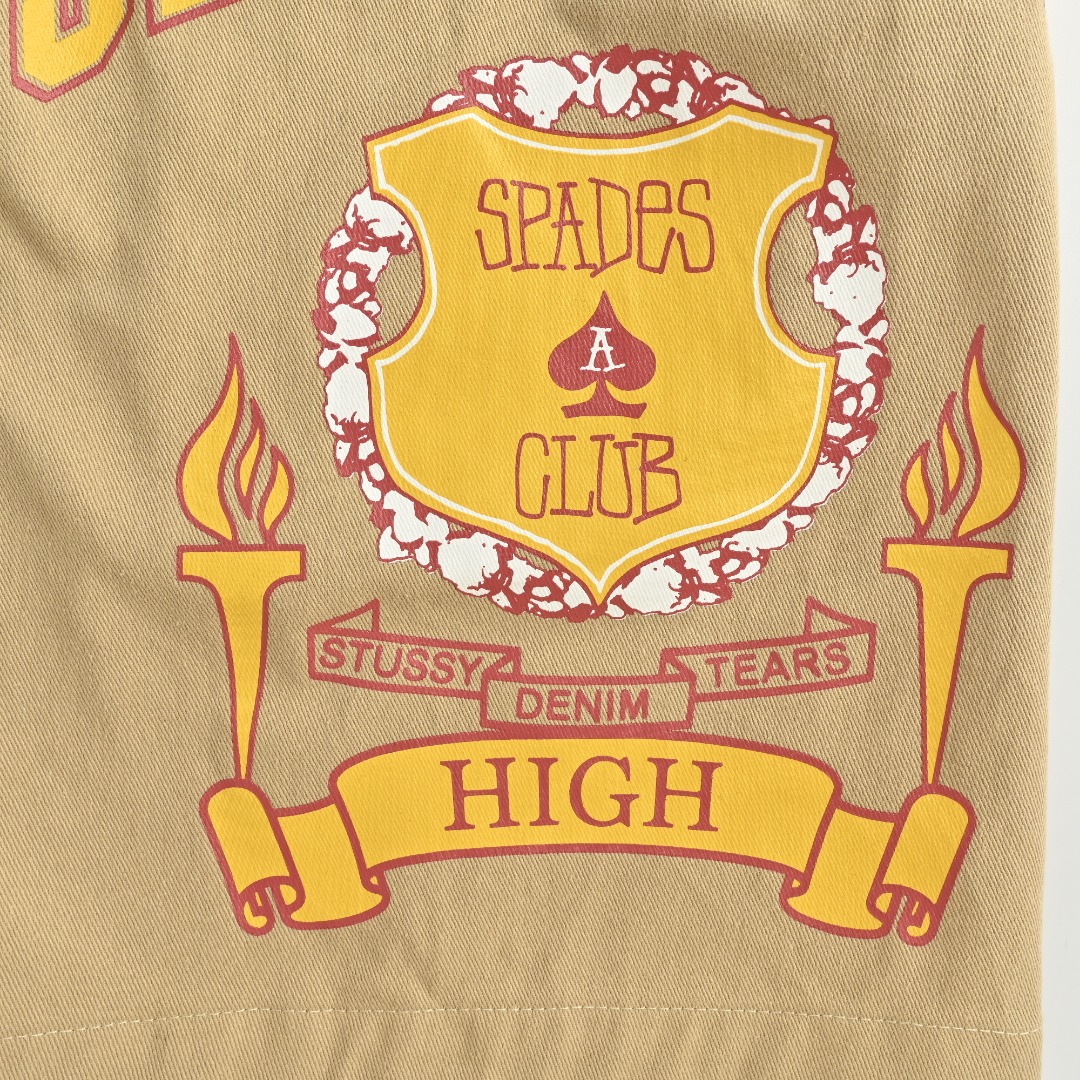 本地自取💰180
Stussy X Denim Tears 联名款 SS25 印花休闲短裤
细节方面元素丰富 Stussy招牌黑桃 八号球 IST牌均为百灵达刺绣工艺制作 元素丰富 为卡其色增加不少颜值 夏天搭配纯色T恤也不会单挑 属于今年美式短裤颜值天花板
SIZE:S-XL