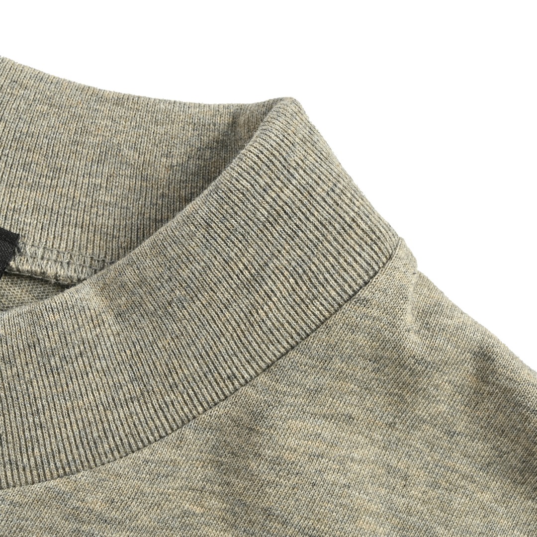 本地自取💰140 Fear of God x NBA fog联名字母短袖T恤 面料采用21s纯棉双纱环锭纺面料 水洗后克重240g 印花为植绒印花 区别市场看图做货的垃圾货 全部全新配套辅料 尺码:XS-XL