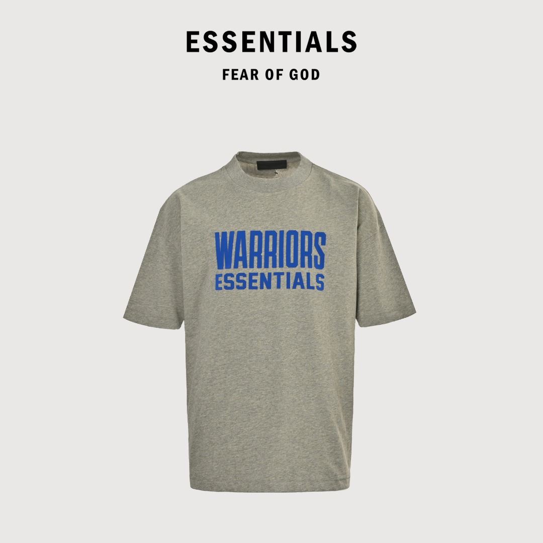 本地自取💰140 Fear of God x NBA fog联名字母短袖T恤 面料采用21s纯棉双纱环锭纺面料 水洗后克重240g 印花为植绒印花 区别市场看图做货的垃圾货 全部全新配套辅料 尺码：XS-XL