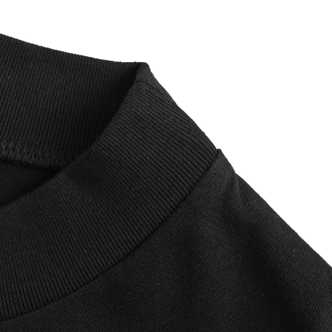 本地自取💰140 Fear of God x NBA fog联名字母短袖T恤 面料采用21s纯棉双纱环锭纺面料 水洗后克重240g 印花为植绒印花 区别市场看图做货的垃圾货 全部全新配套辅料 尺码:XS-XL