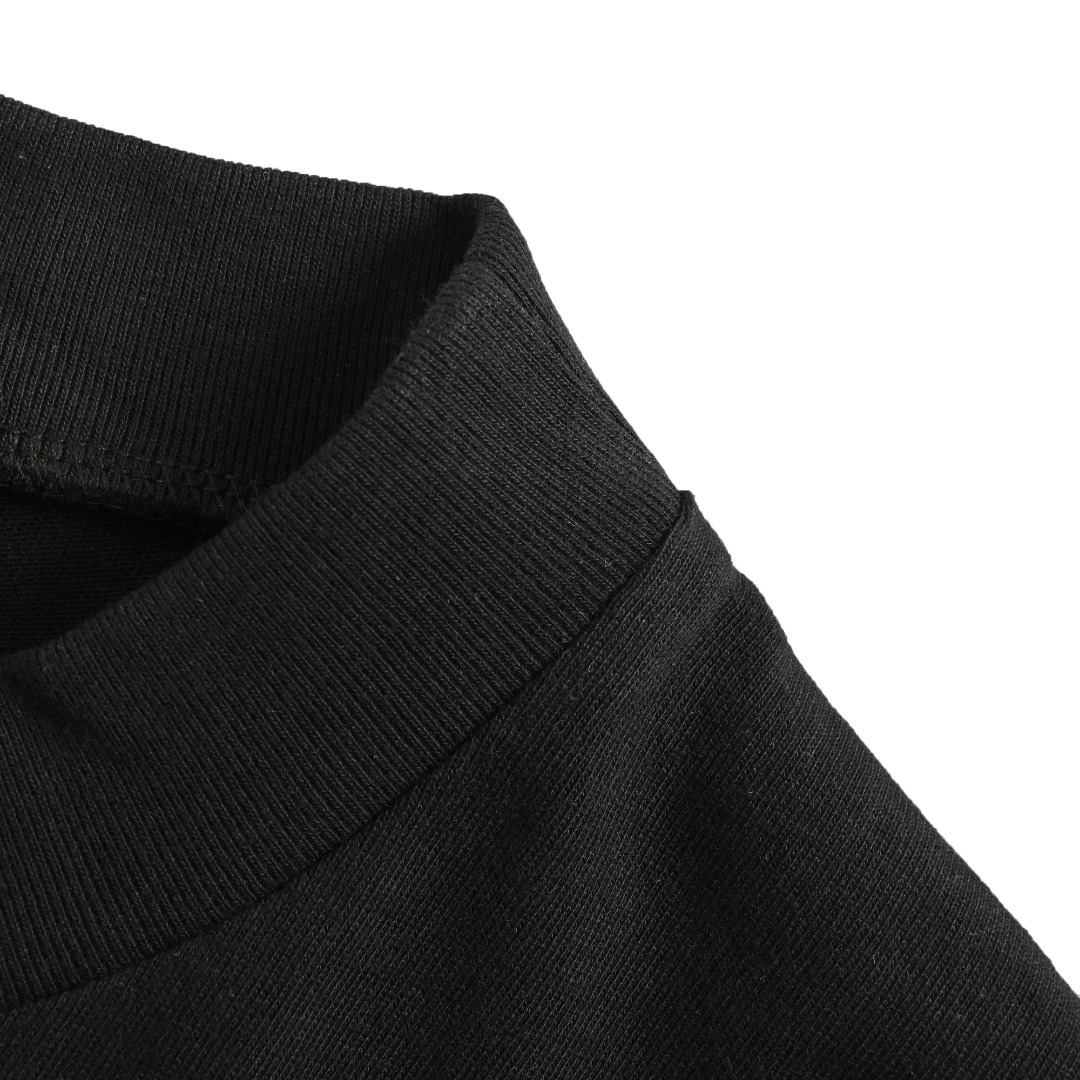 本地自取💰140 Fear of God x NBA fog联名字母短袖T恤 面料采用21s纯棉双纱环锭纺面料 水洗后克重240g 印花为植绒印花 区别市场看图做货的垃圾货 全部全新配套辅料 尺码:XS-XL