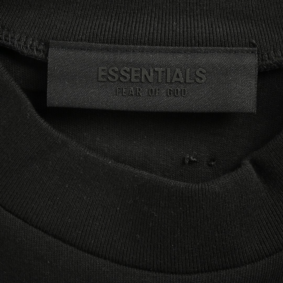 本地自取💰140 Fear of God x NBA fog联名字母短袖T恤 面料采用21s纯棉双纱环锭纺面料 水洗后克重240g 印花为植绒印花 区别市场看图做货的垃圾货 全部全新配套辅料 尺码:XS-XL