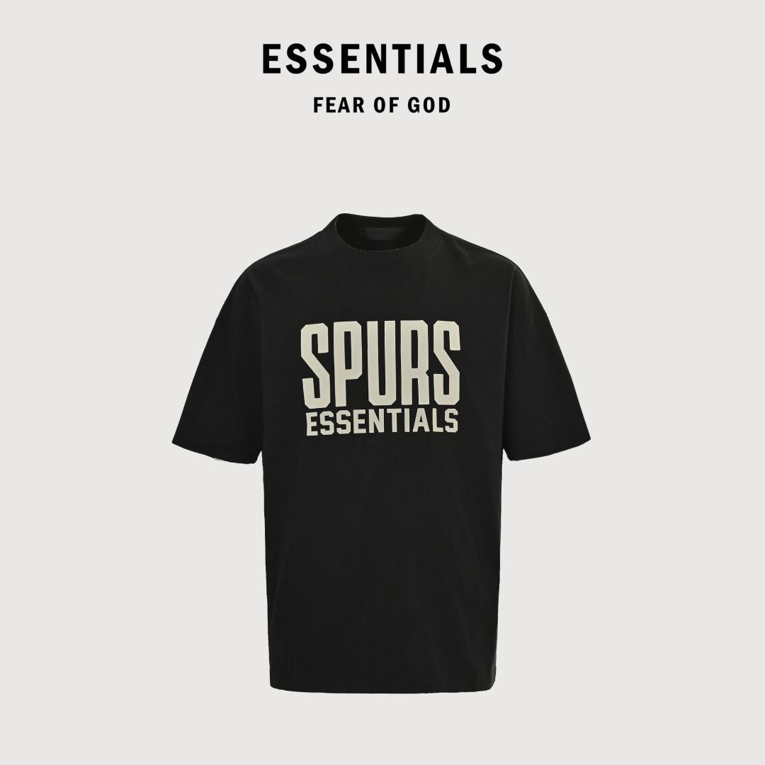 本地自取💰140 Fear of God x NBA fog联名字母短袖T恤 面料采用21s纯棉双纱环锭纺面料 水洗后克重240g 印花为植绒印花 区别市场看图做货的垃圾货 全部全新配套辅料 尺码:XS-XL