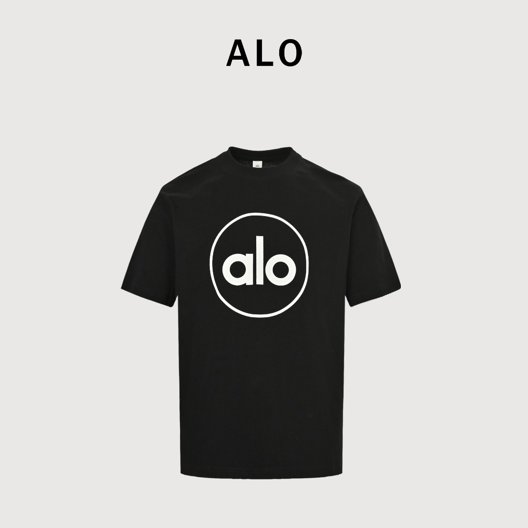 ALO 25ss 圆圈字母印花短袖 ALO 25年新款春夏圆领宽松男女同款印花T恤 宽松挺括版型男女同款可搭配情侣 三标齐全该有的都有彰显排面 索罗纳高密度螺纹领口不易变形避免上身领口尴尬 这是大牌都舍不得用的面料 因为什么 因为贵 高立体发泡印花彰显细节 简单的款更要质量好 是我们的宗旨 240G新疆长绒棉顶级双纱 这里承诺100%实重240G面料