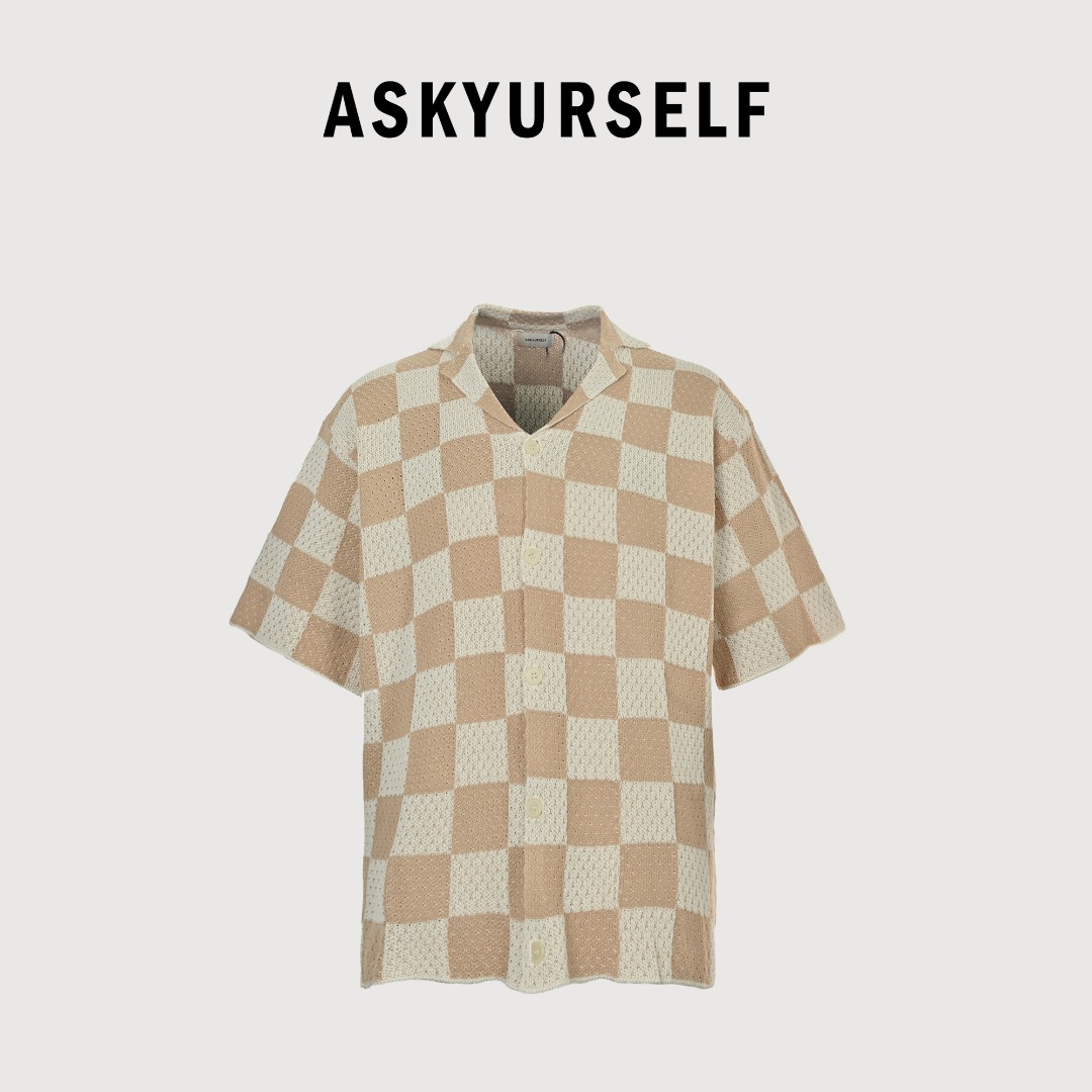 Askyurself 25ss 棋盘格针织短袖衬 Askyurself 新品 众多明星上身 、说唱歌手、周汤豪在演唱会和NBA 太阳隊球员Cameron 💰ayne 上身加持 同款 🌟 潮牌休闲宽松针织垂感 单穿 叠穿都可以 半袖针织 麻丝提花毛线 重磅高级感 原版打造