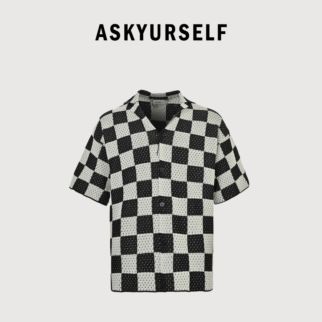 Askyurself 25ss 棋盘格针织短袖衬 Askyurself 新品 众多明星上身 、说唱歌手、周汤豪在演唱会和NBA 太阳隊球员Cameron 💰ayne 上身加持 同款 🌟 潮牌休闲宽松针织垂感 单穿 叠穿都可以 半袖针织 麻丝提花毛线 重磅高级感 原版打造