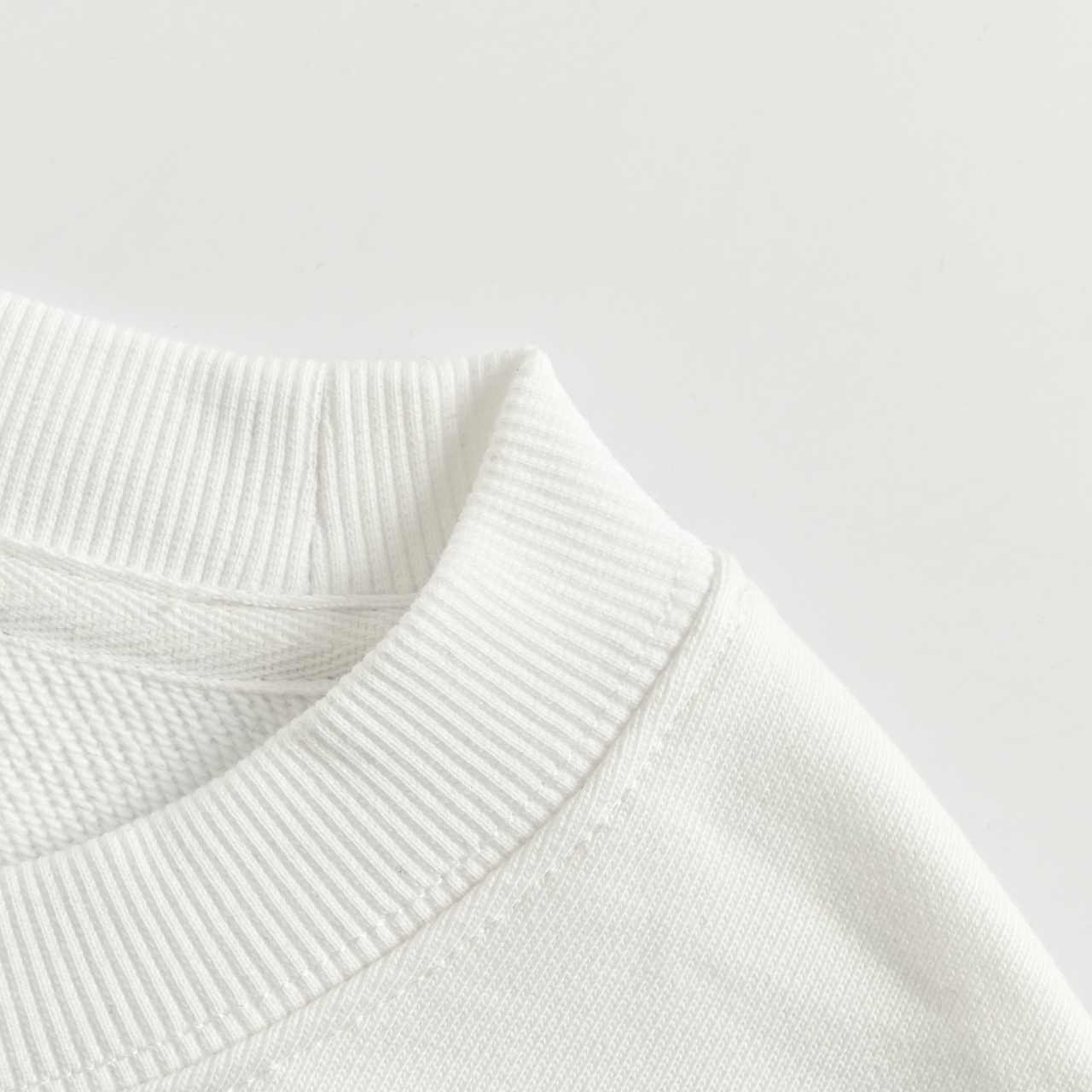 Dior迪奥 刺绣方块字母圆领卫衣-Chinese UA Cheap High Quatity Brand Clothes Bags handbags Sneakers wholesale wholesaler seller from China Factory suppliers Fashion Clothing Shoes best Quality Beautiful Price Dior迪奥 刺绣方块字母圆领卫衣