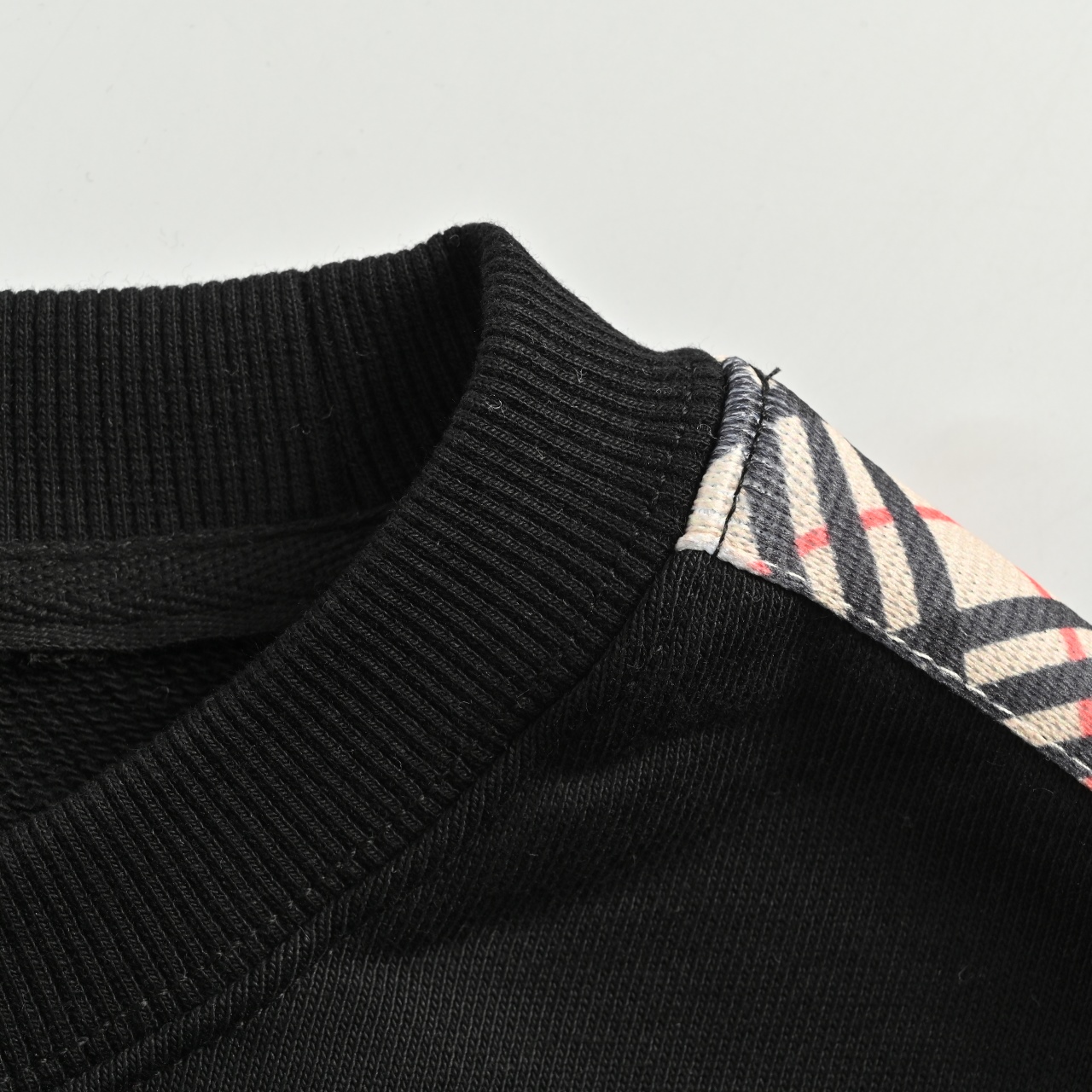 BURBERRY巴宝莉BBR 侧菱格织带圆领卫衣-Chinese UA Cheap High Quatity Brand Clothes Bags handbags Sneakers wholesale wholesaler seller from China Factory suppliers Fashion Clothing Shoes best Quality Beautiful Price BURBERRY巴宝莉BBR 侧菱格织带圆领卫衣