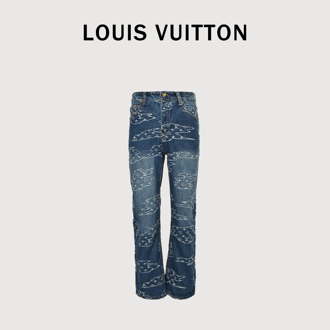 LV Pharrell*nigo Tyler联名老花重工提花牛仔长裤 不同水洗质感的款式,对腿细腿粗人士十分友好,直筒的版型十分修饰腿型 永不过时的适中长度,搭配起来轻松随意,各种风格的造型基础,衣橱中的必备款! 面料硬挺的同时又做到了上身柔软而不失质感的效果, 洗水工艺更是做到了极致,人手必备款 现货秒发 thumbnail