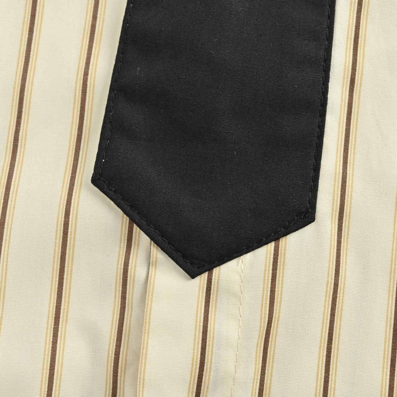 We11 done秋季新款张杰同款上身绅士学院风领带款长袖衬衫 条纹 白色-Chinese UA Cheap High Quatity Brand Clothes Bags handbags Sneakers wholesale wholesaler seller from China Factory suppliers Fashion Clothing Shoes best Quality Beautiful Price We11 done秋季新款张杰同款上身绅士学院风领带款长袖衬衫 条纹 白色