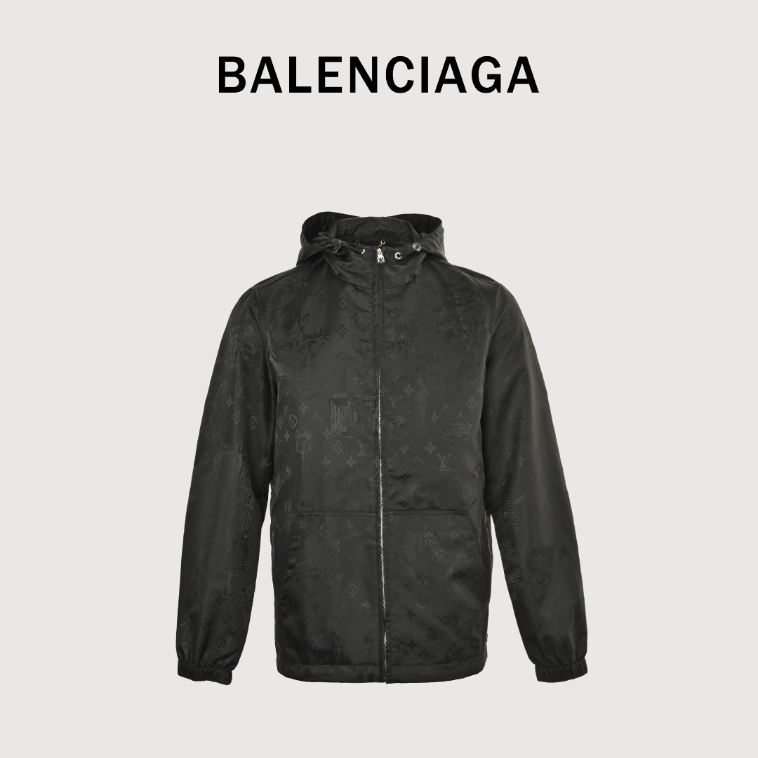 本地自取💰380
Louis Vuitton LV路易威登25ss遛狗暗纹提花外套

采用50D锦纶牛津纺提花面料，纱线采用三角有光长丝，原版扫描花型图案，做85CM大满幅循环花型，采用高速剑杆机织造胚布，前幅+插袋采用2+2还原花手工裁剪，后幅定位花裁剪，花型循环较大导致面料用量损耗加大，5号白金瑞士牙齿开尾拉链+镂空字母拉头，羊皮材质油边双孔防滑扣，猪鼻扣+鸡眼+圆柱采用白铜材质，滚镀拉丝花纹浅古银色
size：xs s m l