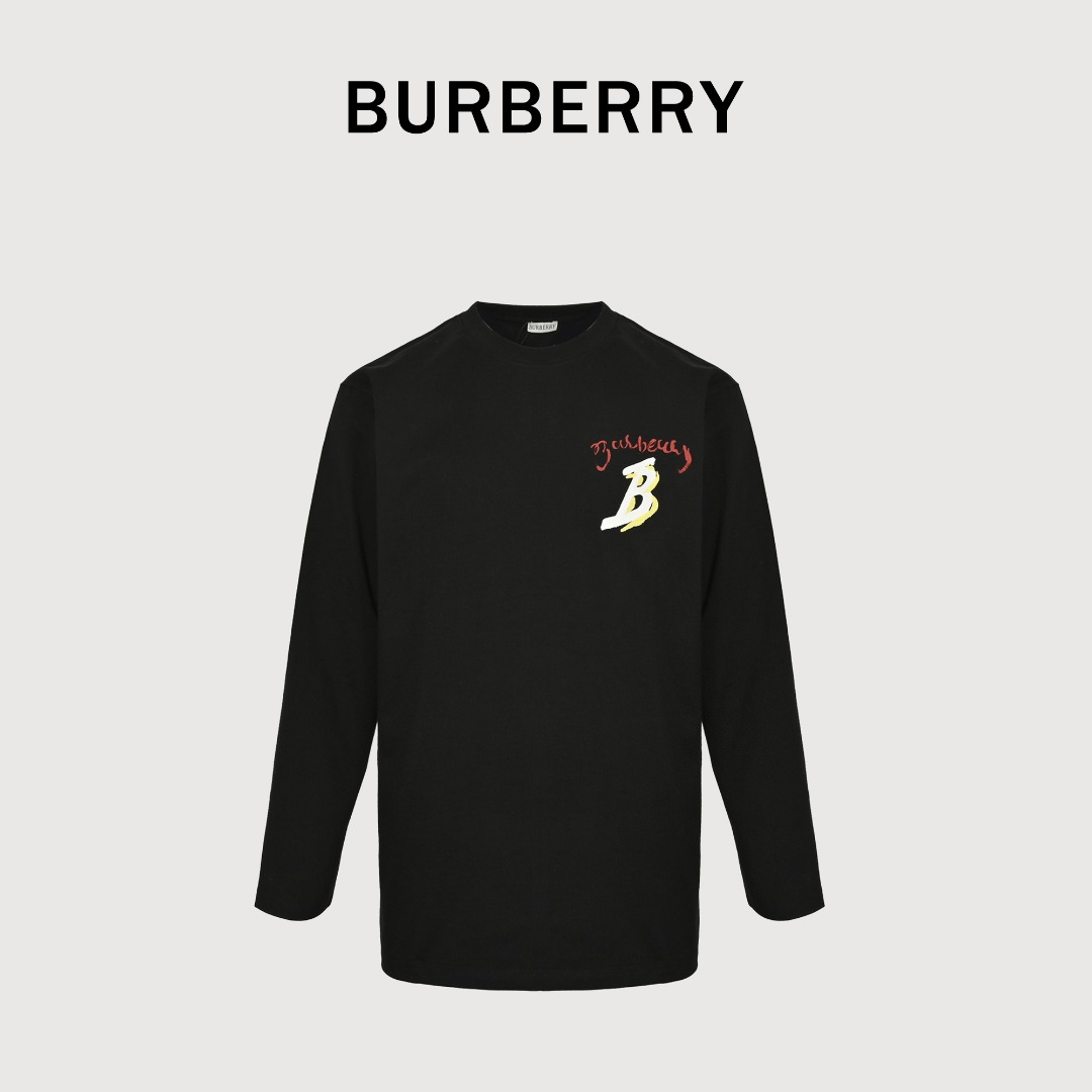 本地自取💰160 
Burberry/巴宝莉 25Fw 字母帆船彩绘印花长袖T恤
25早秋限定新款配色 精简而不失细节感的一款长袖打底衫， 
可男可女的款，能满足你对品质追求的同时又能帅气出行。
客供高克重定织280g32织双纱棉面料制作 面料手感扎实垂坠，亲肤透气，
具有良好的吸湿透气性 并且自带挺阔感，上身型感出色显精神 
胸口及后背镂空字母帆船彩绘印花 设计彰显出的高级感 ，
展现出饱满立体的效果， BIGGER满满！
男女日常轻松驾驭起来的生活T恤! 男女同款 
颜色：黑色 白色
size：S-XL
