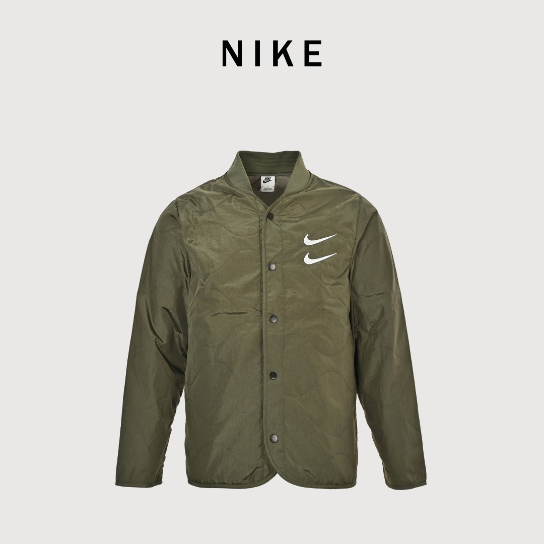 本地自取💰220
Nike Sportswear Swoosh 双勾刺绣宽松绗缝棉服
搭配swoosh双钩刺绣logo 完美展现经典训练机能装备风范 700D尼龙梭织面料 透气柔软舒适 同款面料 三标齐全
SIZE:S-2XL