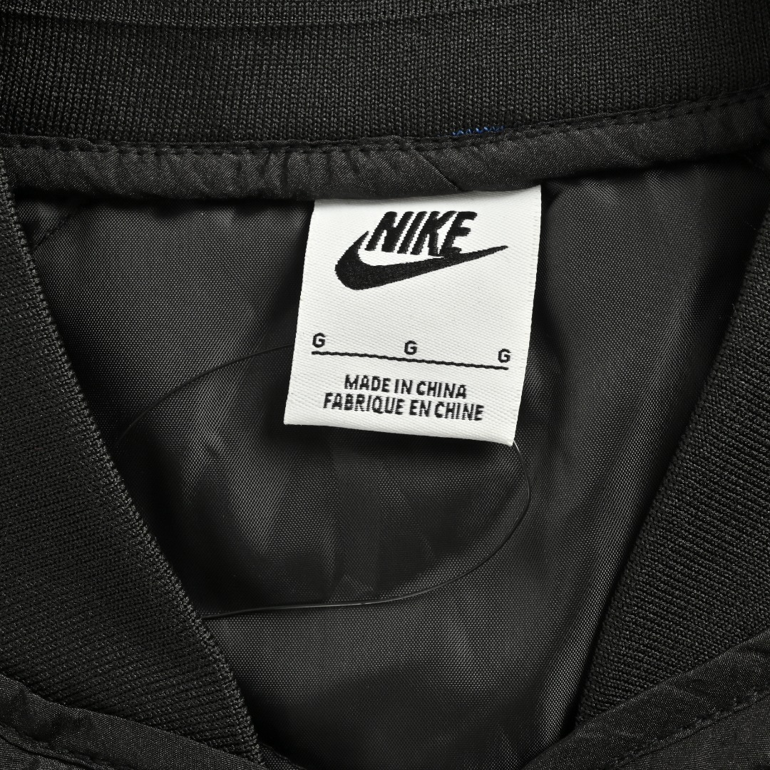 本地自取💰220 Nike Sportswear Swoosh 双勾刺绣宽松绗缝棉服 搭配swoosh双钩刺绣logo 完美展现经典训练机能装备风范 700D尼龙梭织面料 透气柔软舒适 同款面料 三标齐全 SIZE:S-2XL