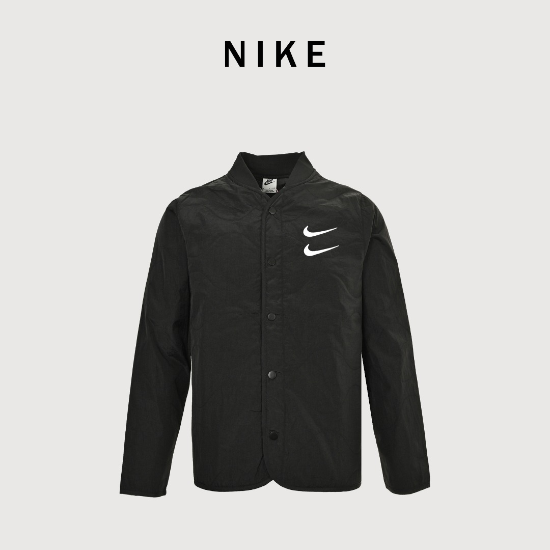 本地自取💰220 Nike Sportswear Swoosh 双勾刺绣宽松绗缝棉服 搭配swoosh双钩刺绣logo 完美展现经典训练机能装备风范 700D尼龙梭织面料 透气柔软舒适 同款面料 三标齐全 SIZE:S-2XL