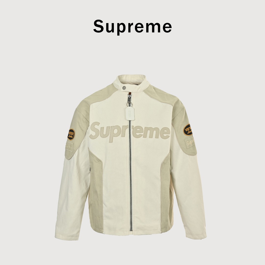 本地自取💰400
Supreme x Vanson Leathers x Cordura 联名款 SS25 WEEK13 Cotton Jacket 皮革徽标贴花拉链拼接美式潮流夹克外套
三色全部定制出品 耗时两月 重磅爆款 上身非常好看
材质:棉质帆布面料,网布衬里,面料做水洗工艺
全拉链开合,正面下方有双贴边拉链插手口袋。衣领处有按扣织带收口,袖口有拉链开口 胸前和背部有皮革徽标贴花 袖子上有刺绣徽标贴片 非常重工
颜色:黑色 白色 牛仔咖色
尺码:S M L XL (176 145穿M)